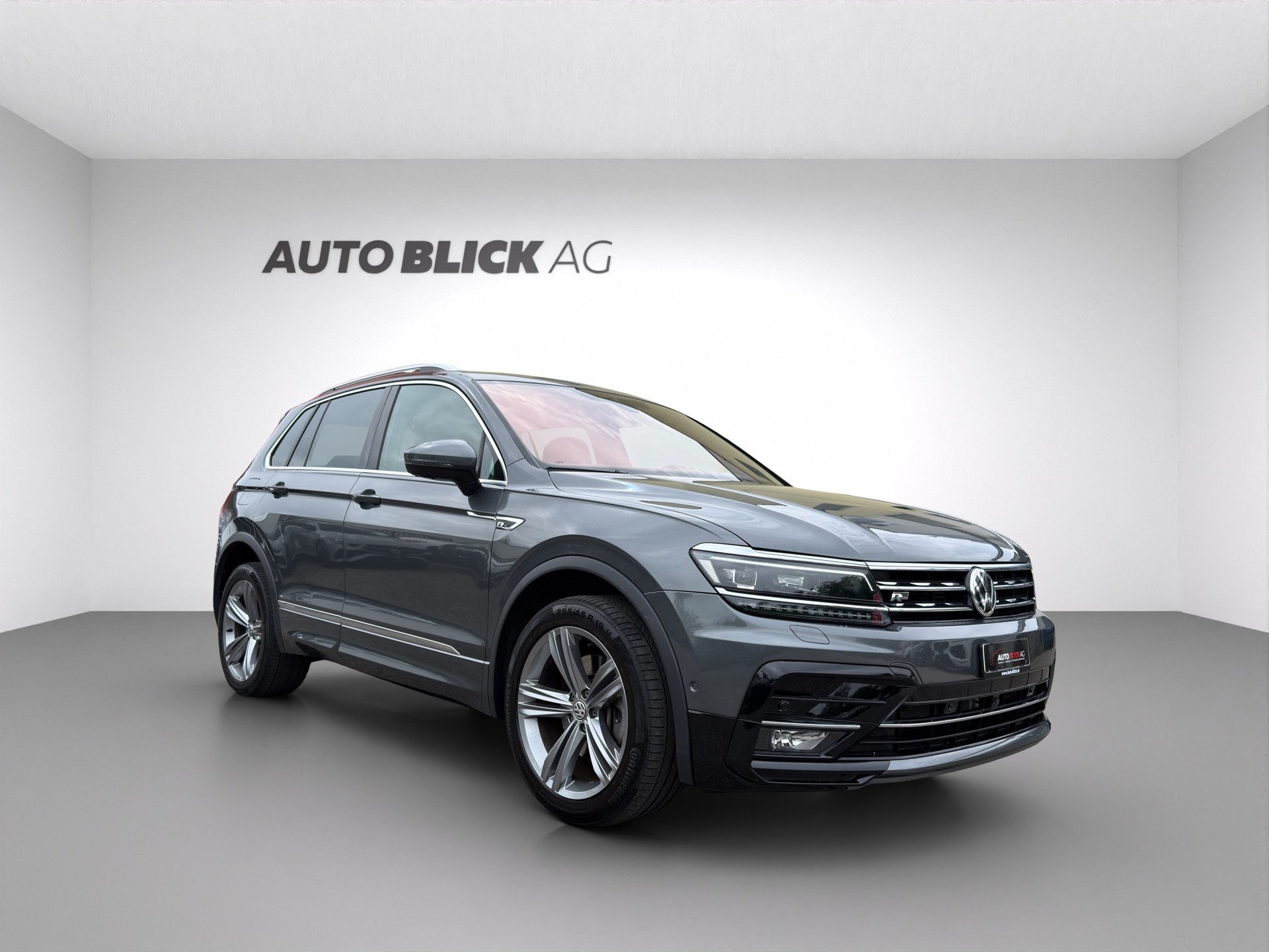 VW Tiguan 2.0TSI R-Line Highline 4Motion DSG-showroom-element-1