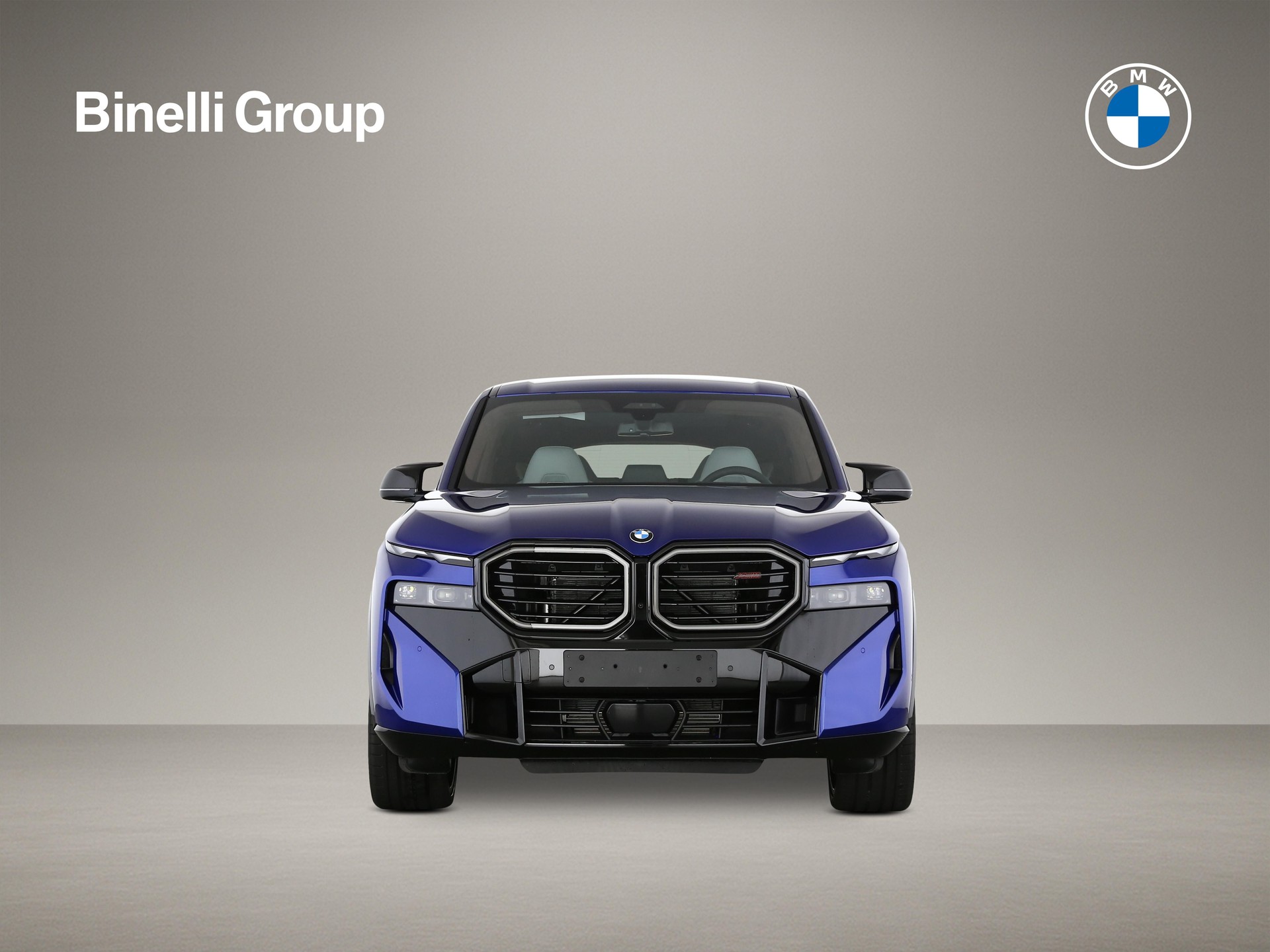 BMW XM Label Plug-in Hybrid-showroom-element-1