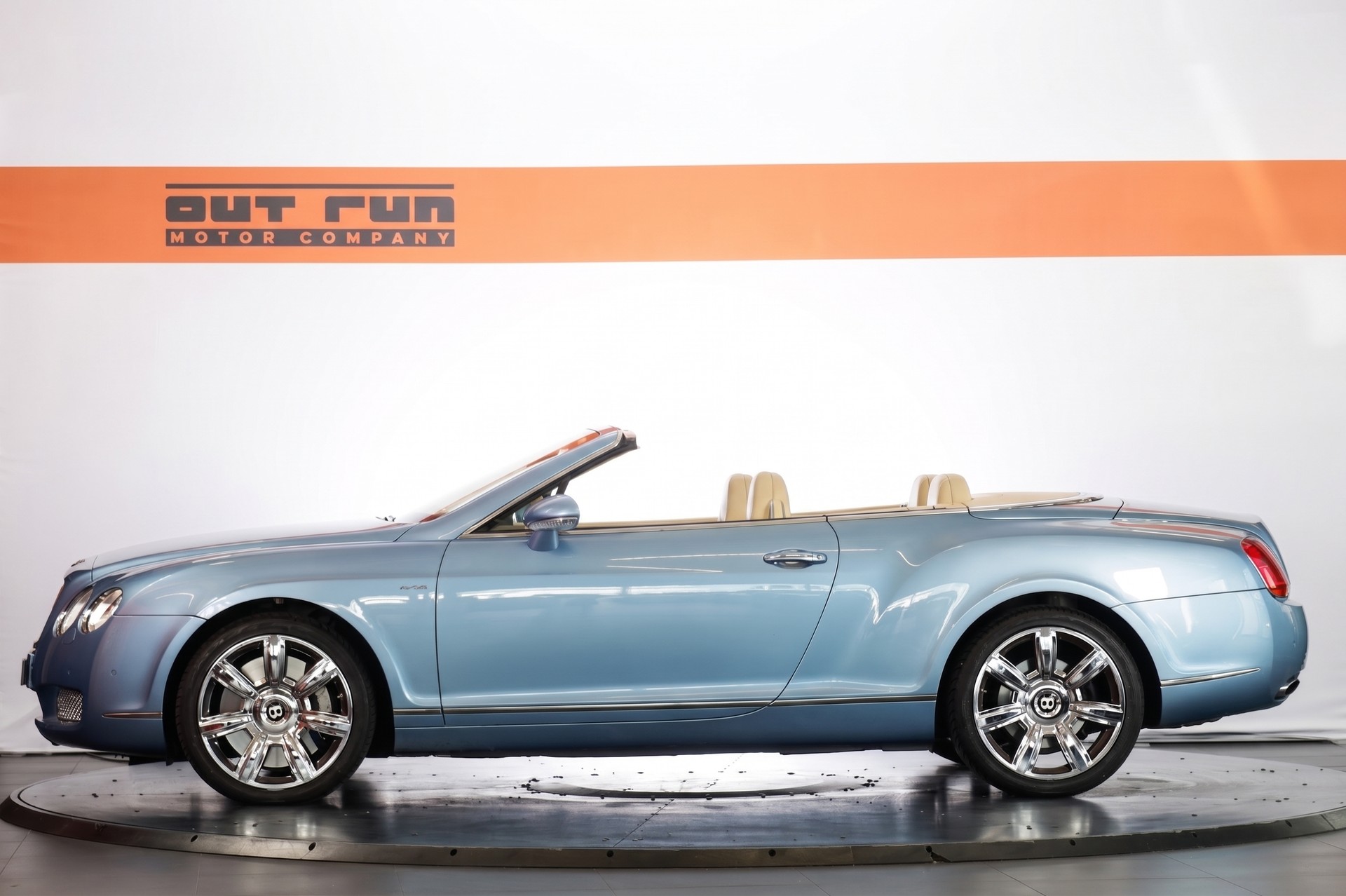 BENTLEY Continental GTC 6.0-showroom-element-3