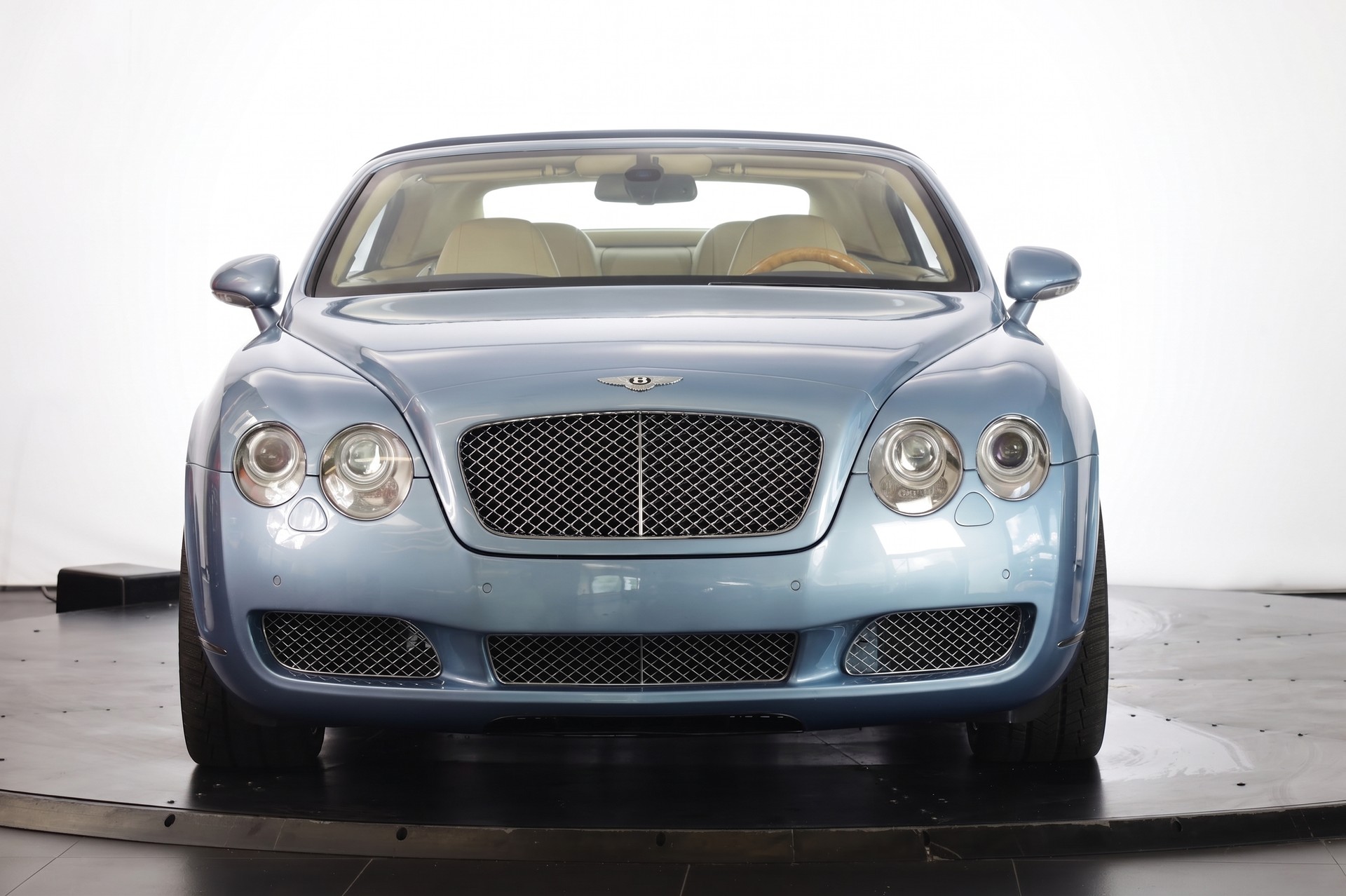 BENTLEY Continental GTC 6.0-showroom-element-1