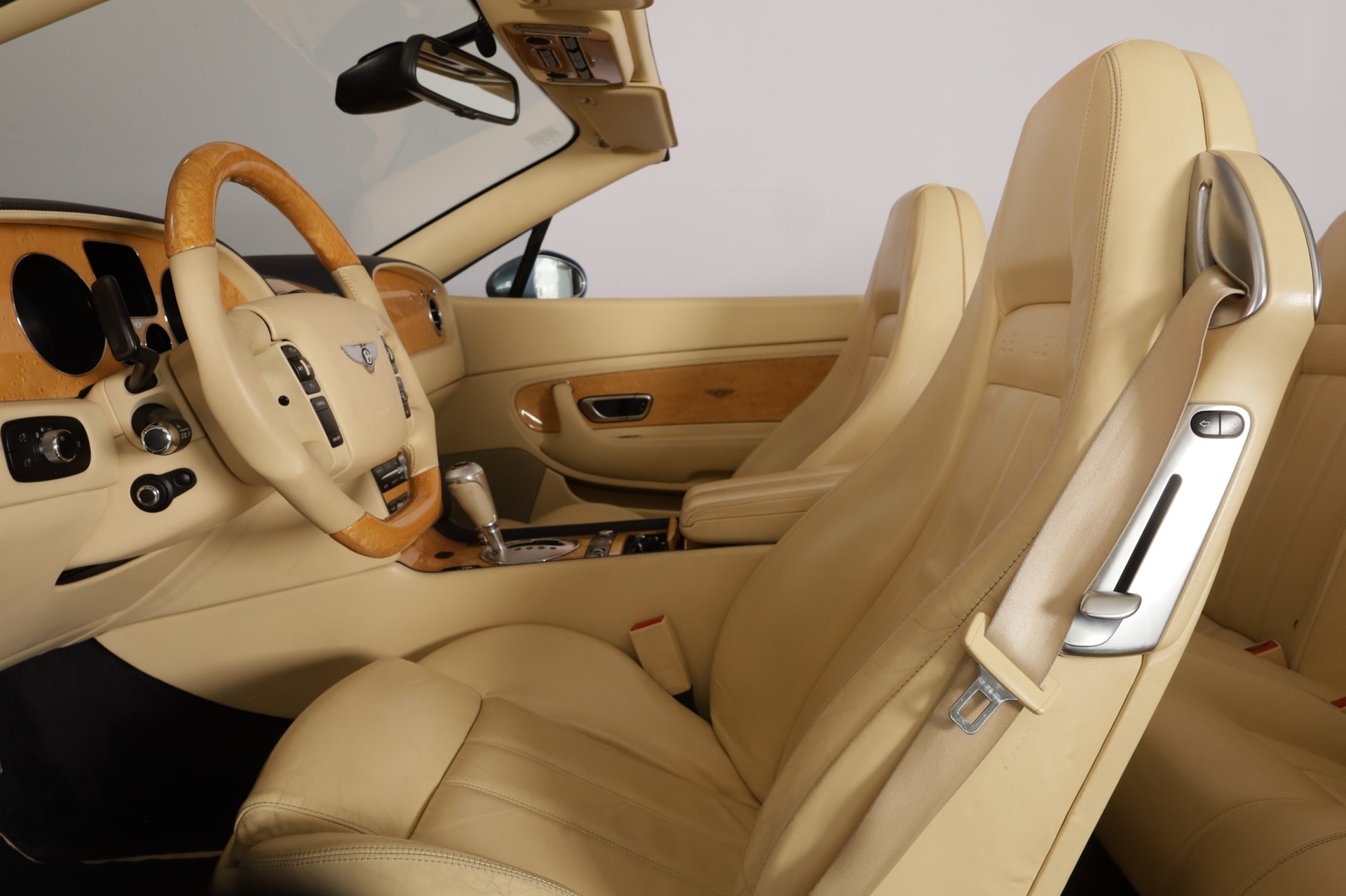 BENTLEY Continental GTC 6.0-showroom-element-2