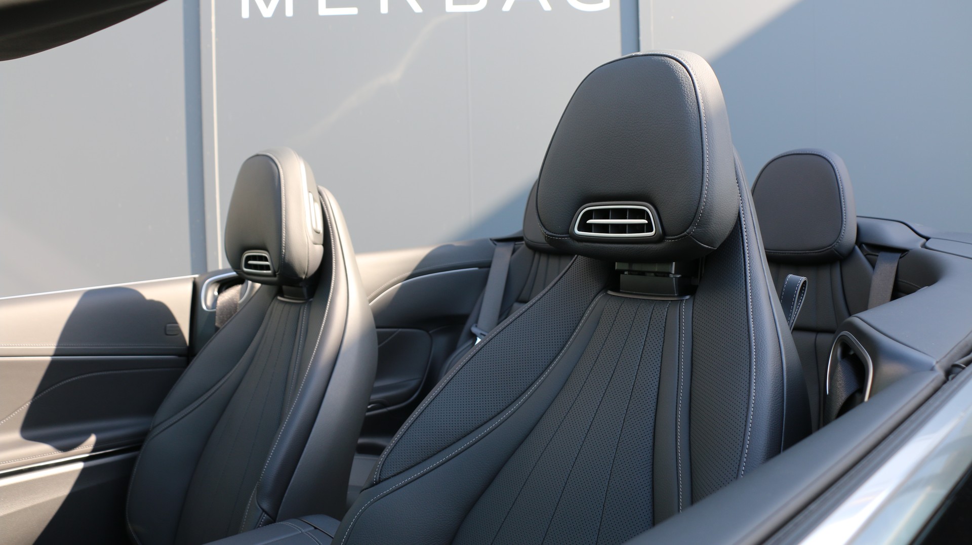 MERCEDES-BENZ CLE 200 4MATIC Cabriolet-image-10