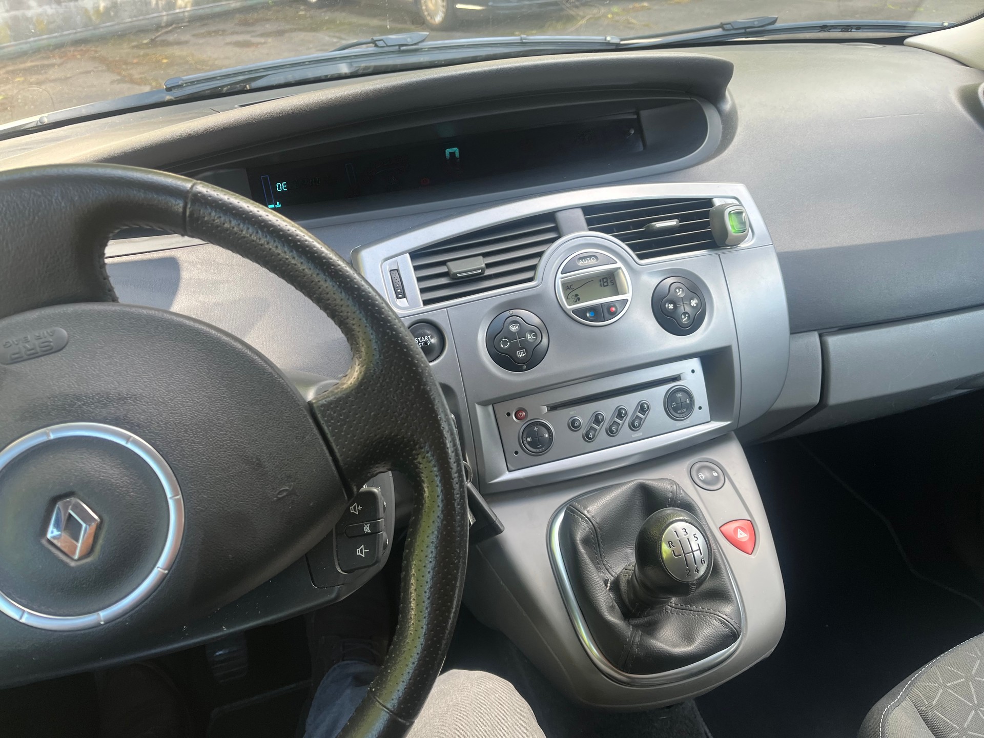 RENAULT Scénic 1.6 16V Expression-image-8