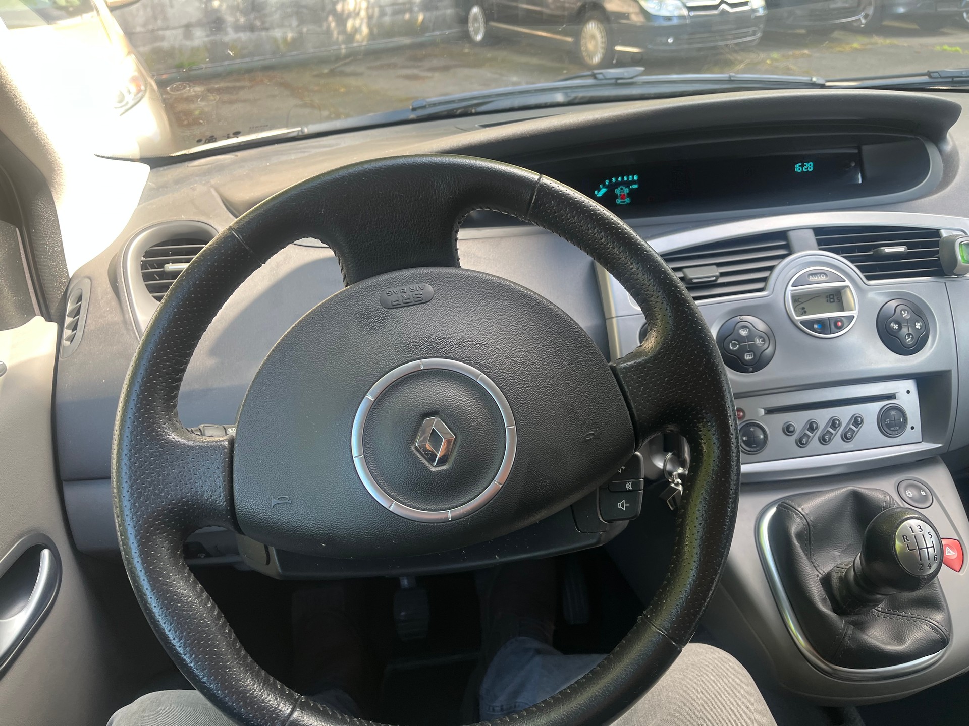 RENAULT Scénic 1.6 16V Expression-image-9