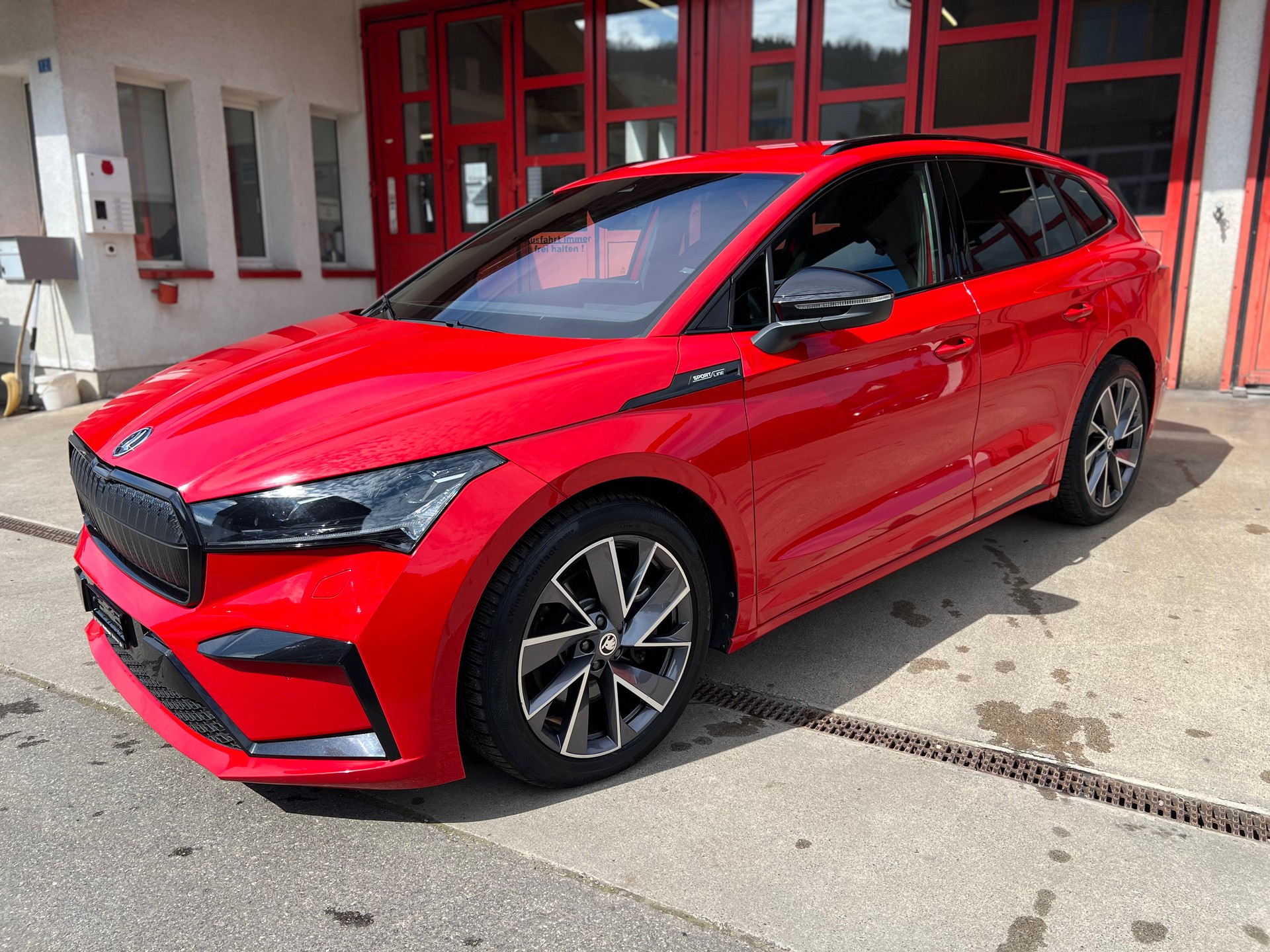 SKODA Enyaq iV 80x SportLine // SoH 92%-showroom-element-1