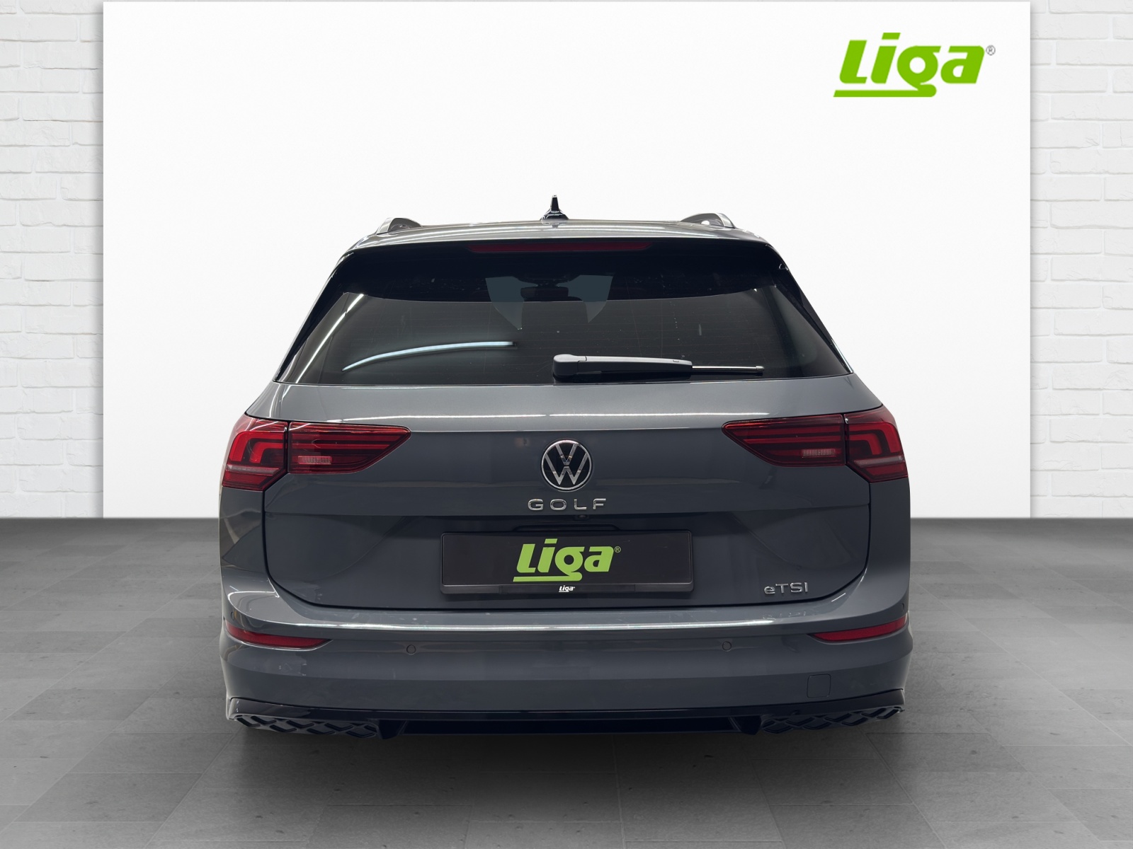 VW Golf VIII Variant 1.5 eTSI R-Line DSG-image-4