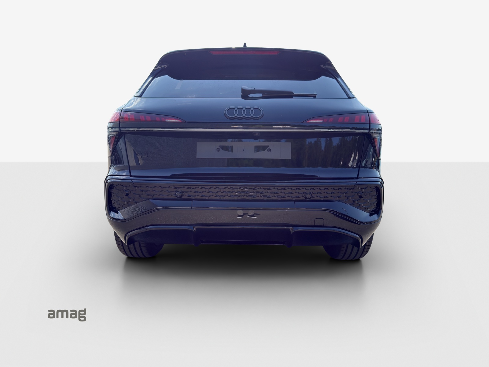AUDI Q3 SUV e-hybrid 200 kW S tronig-showroom-element-3