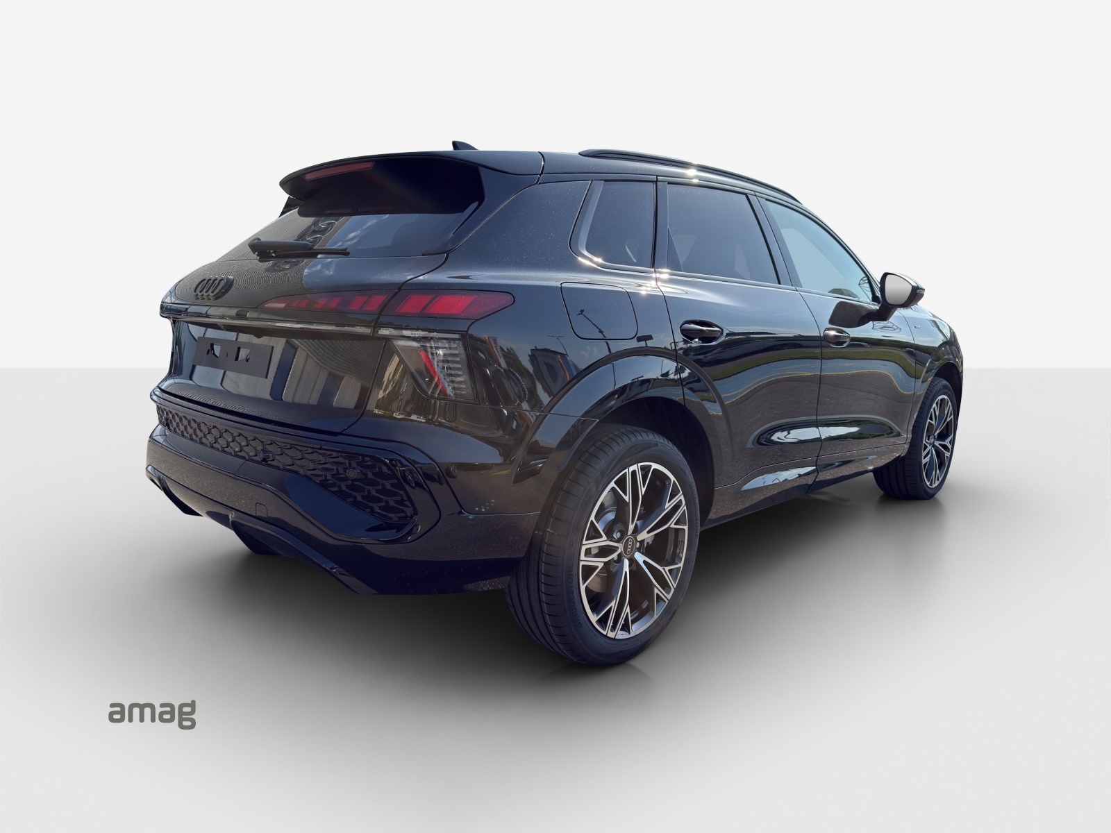 AUDI Q3 SUV e-hybrid 200 kW S tronig-image-4
