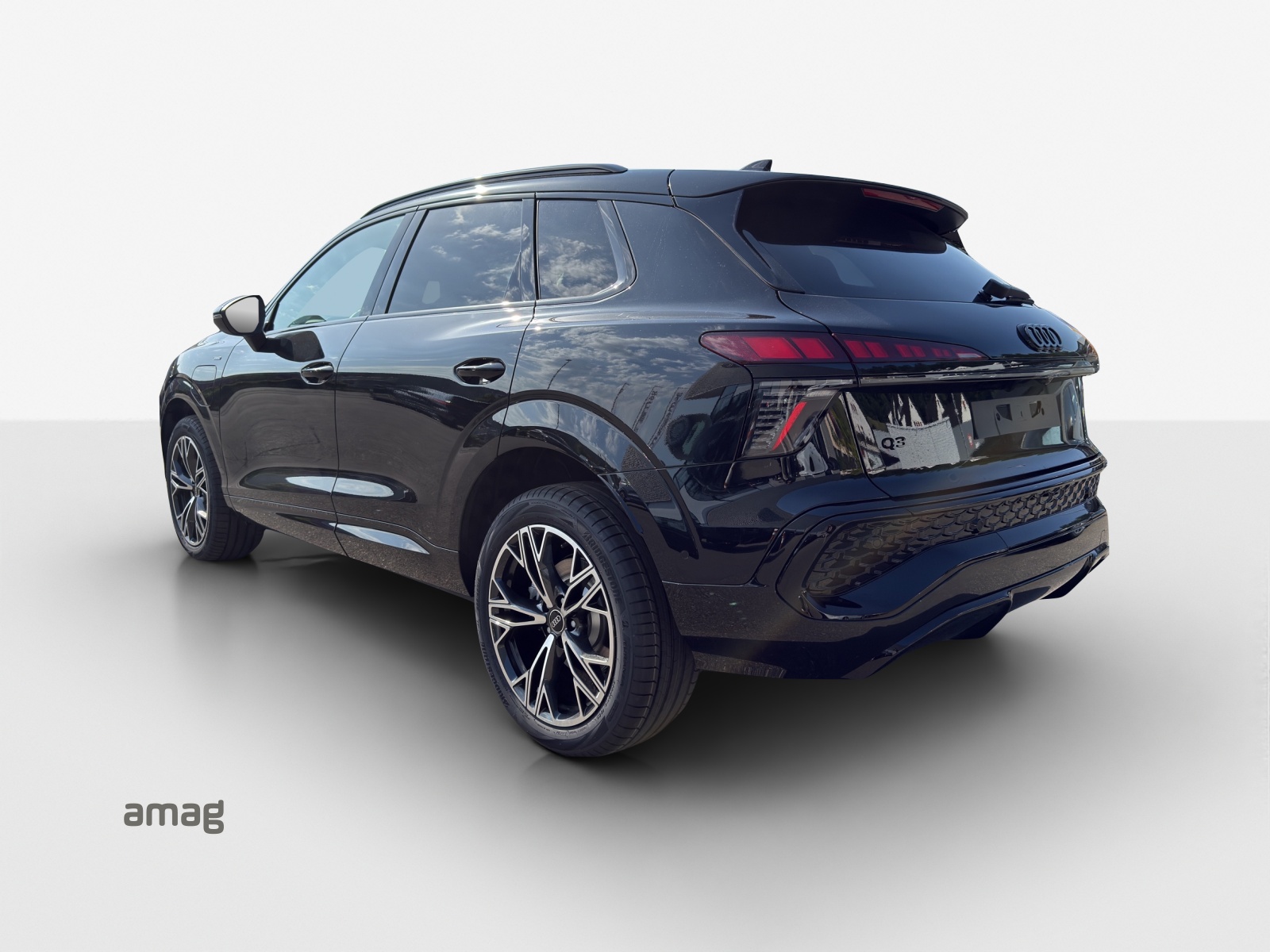 AUDI Q3 SUV e-hybrid 200 kW S tronig-showroom-element-2