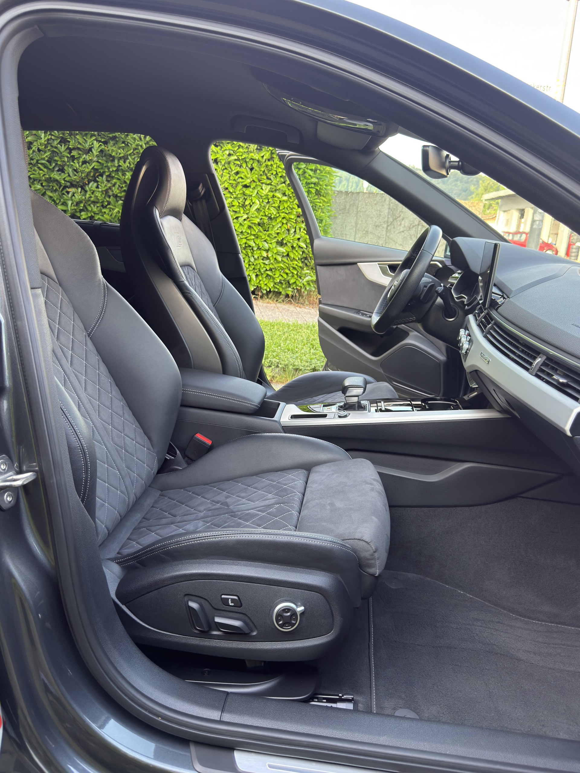 AUDI S4 Avant 3.0 V6 TDI quattro T-Tronic-image-11