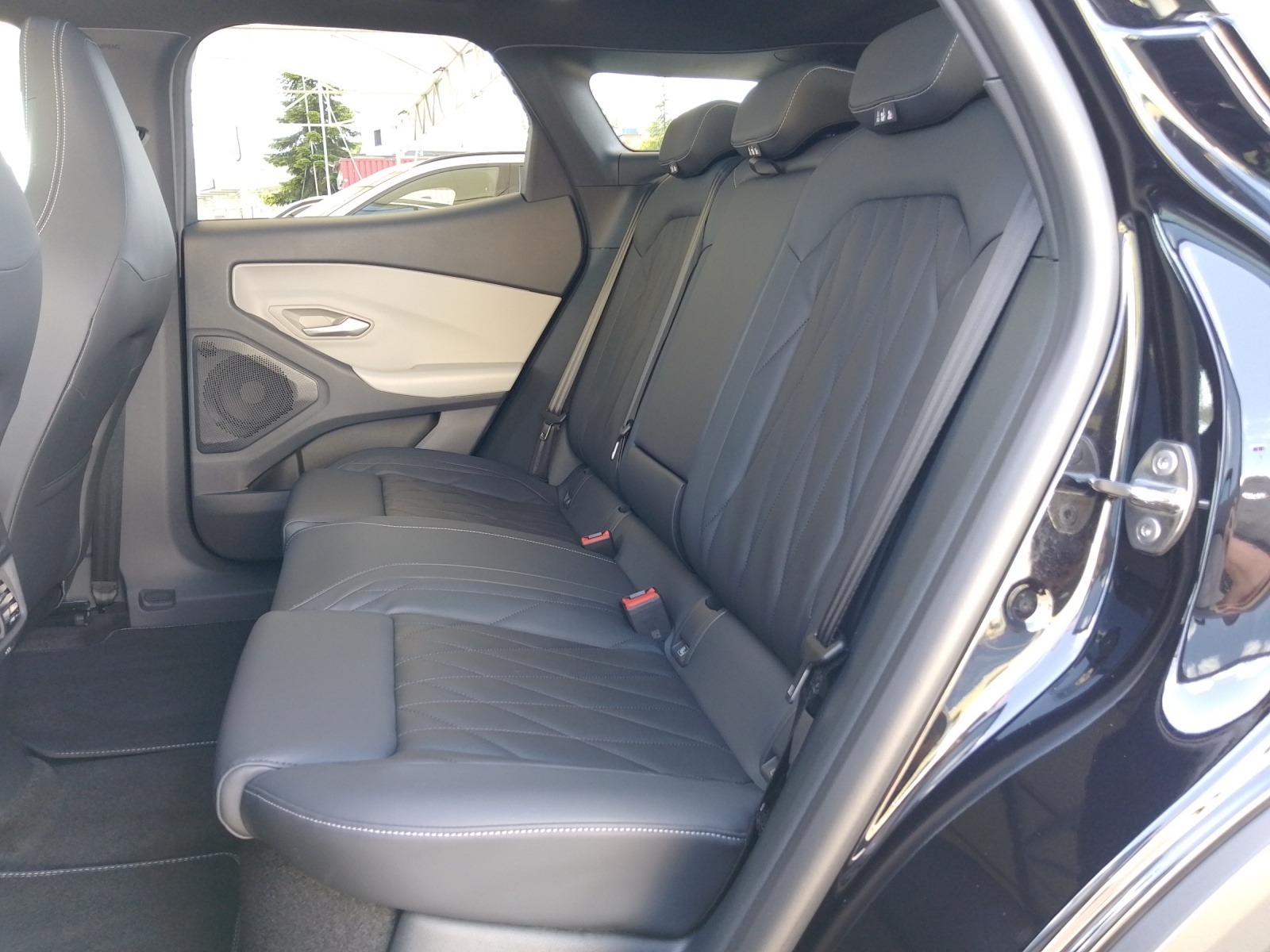FORD Explorer Extended Range Premium AWD-image-13