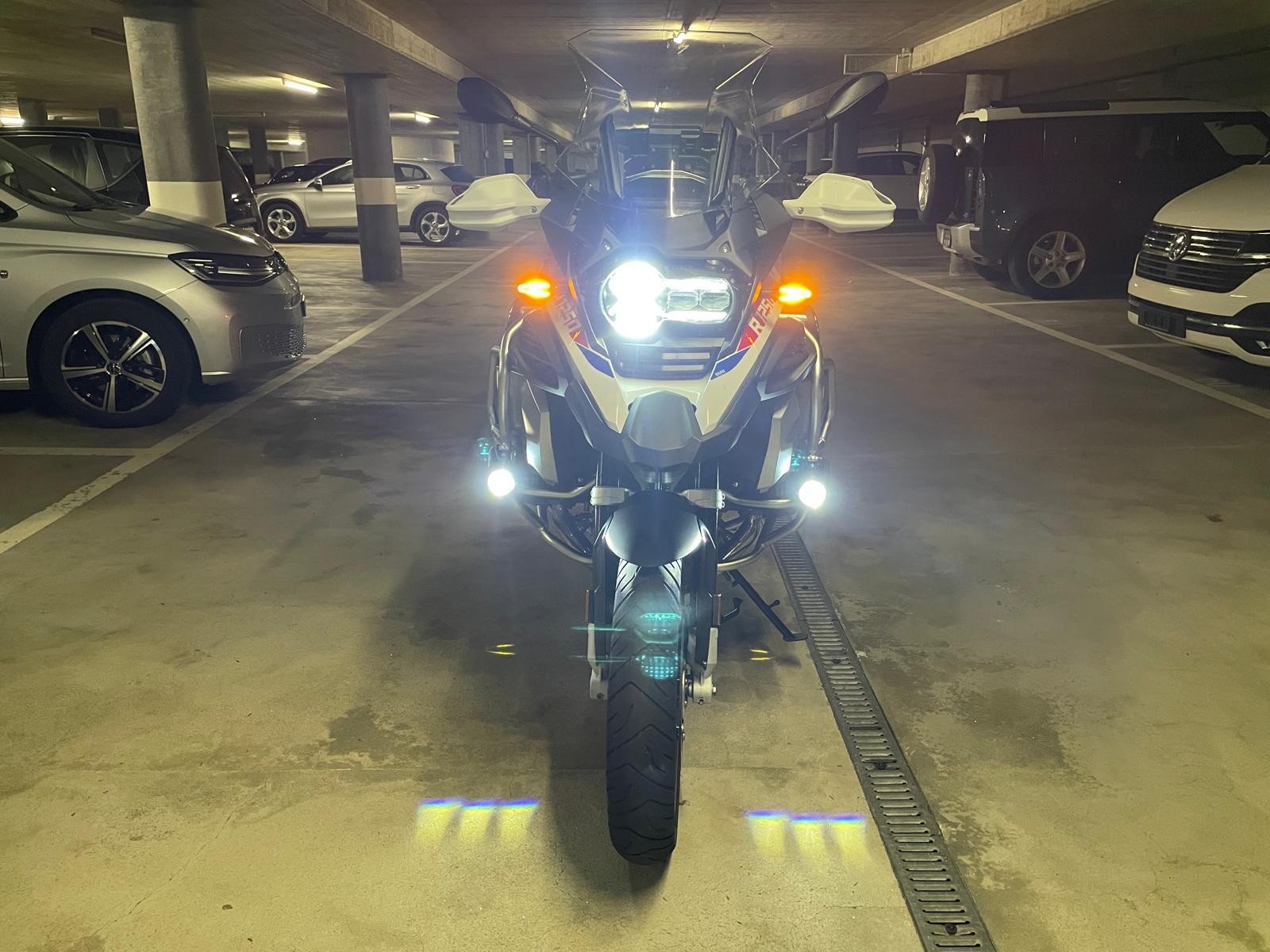 BMW R 1250 GS Adventure-image-1