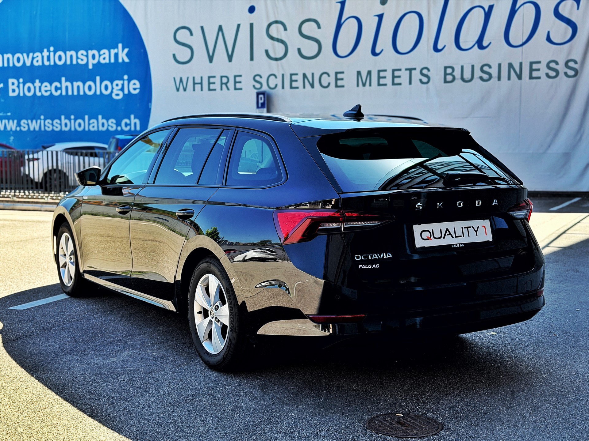 SKODA Octavia Combi 2.0 TDI DSG Ambition-showroom-element-2