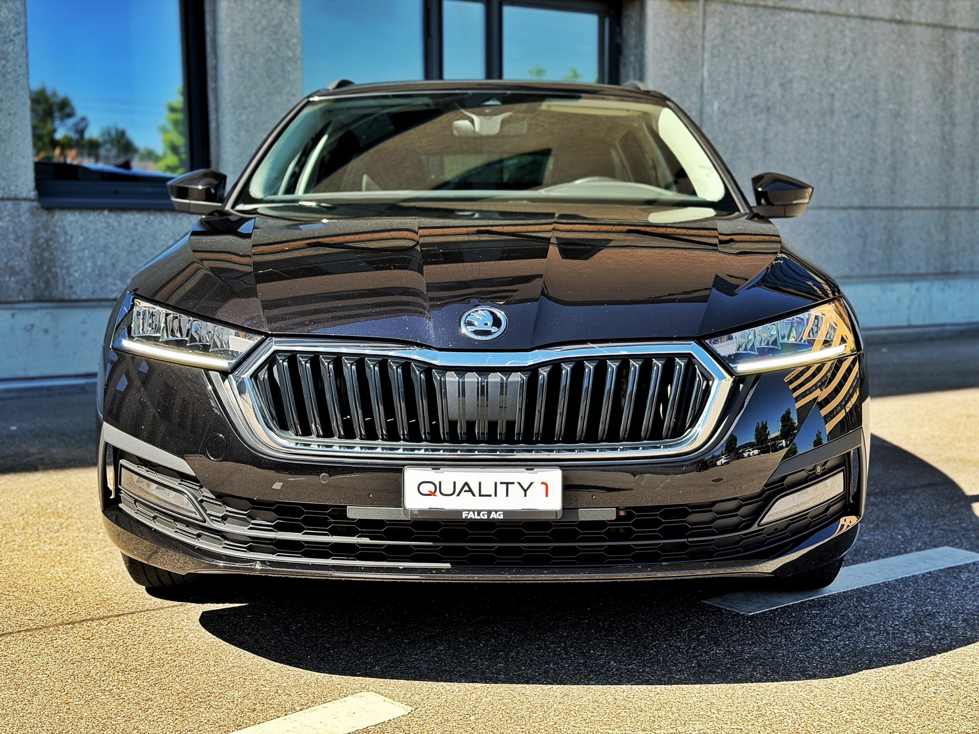 SKODA Octavia Combi 2.0 TDI DSG Ambition-image-8
