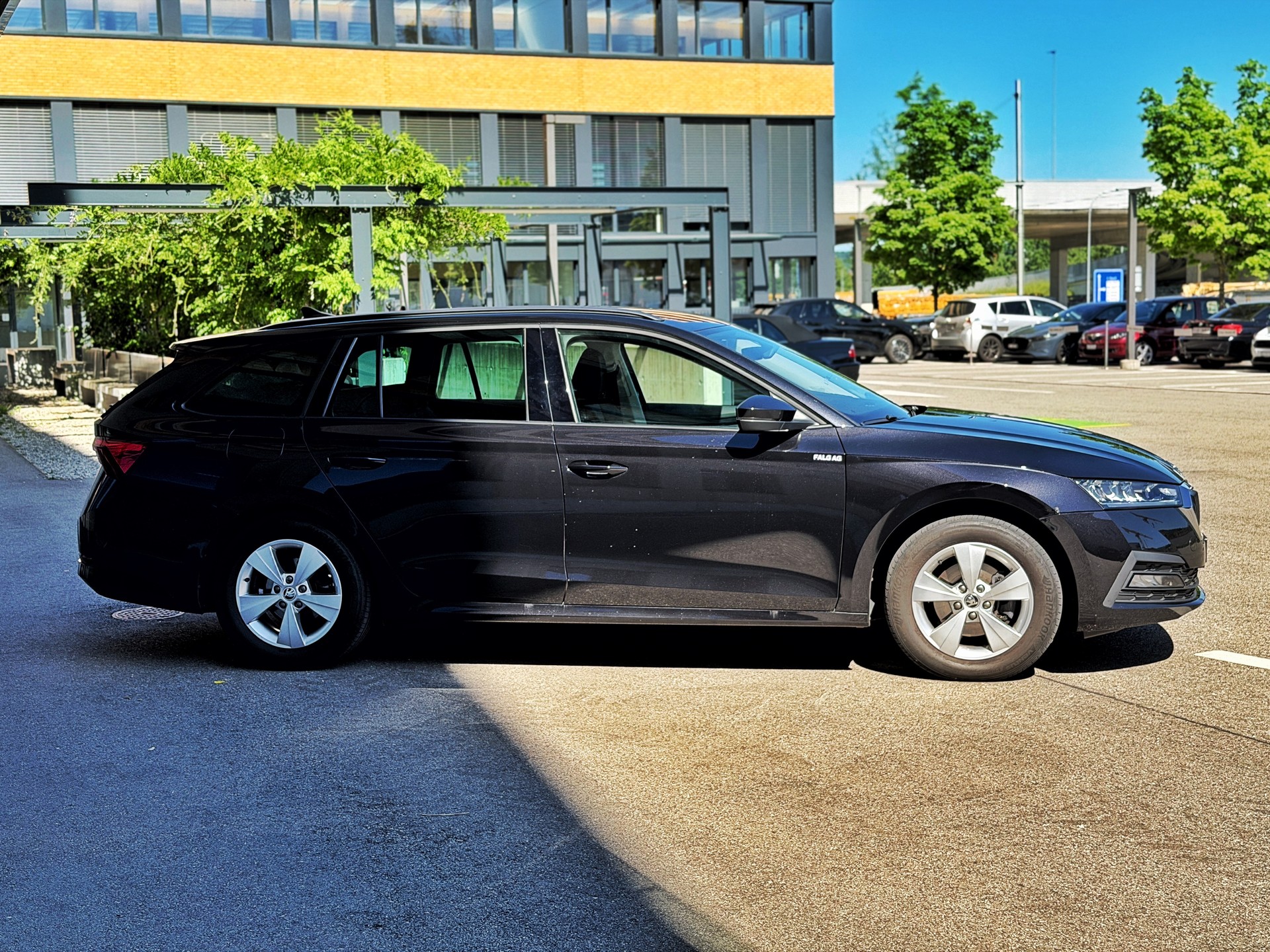 SKODA Octavia Combi 2.0 TDI DSG Ambition-image-4