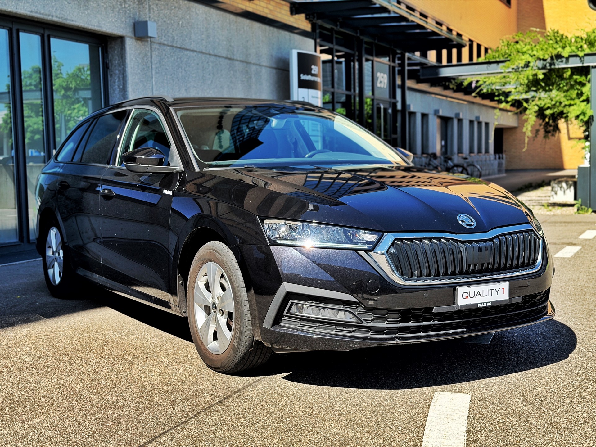 SKODA Octavia Combi 2.0 TDI DSG Ambition-showroom-element-3
