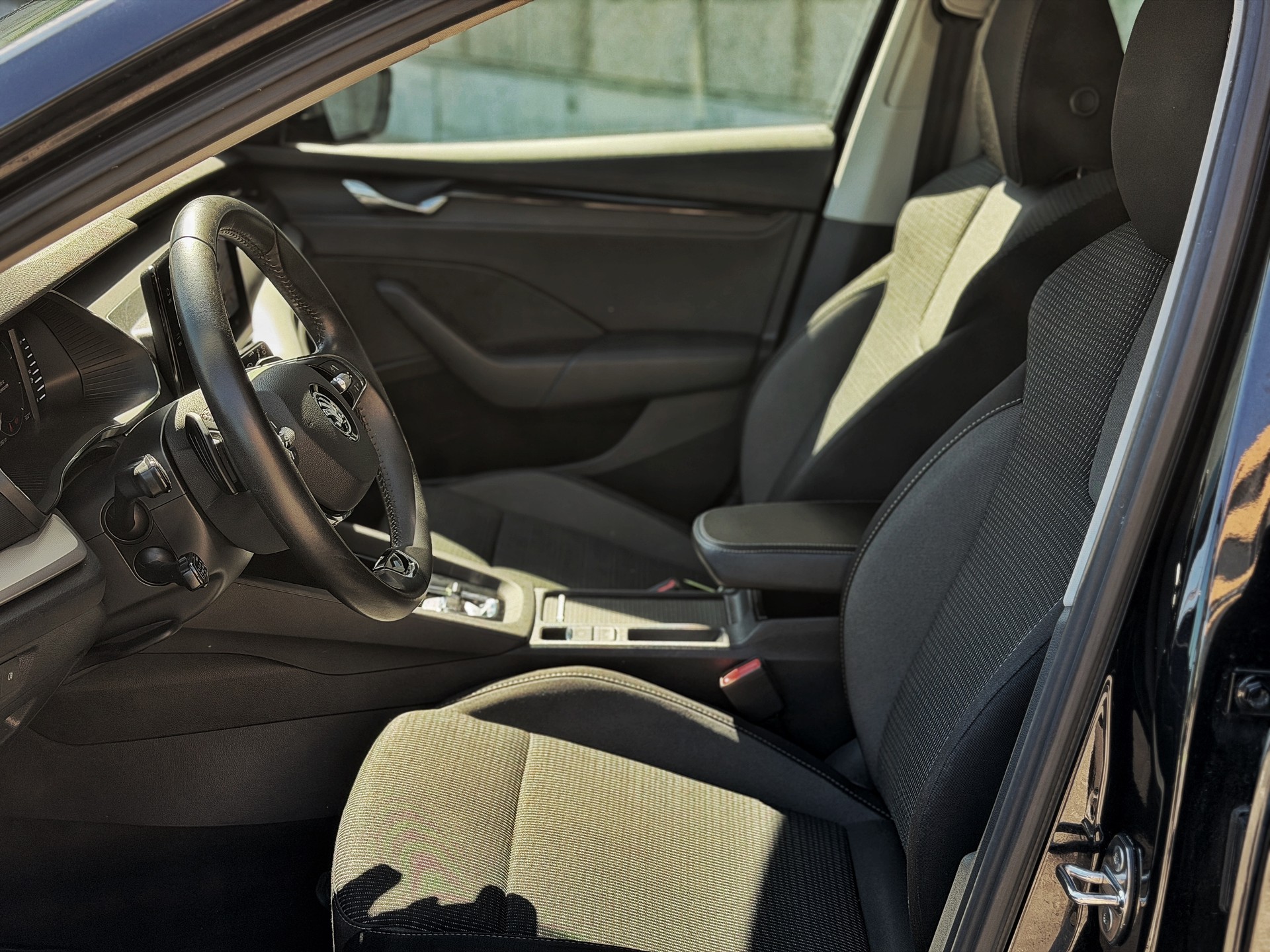 SKODA Octavia Combi 2.0 TDI DSG Ambition-image-13