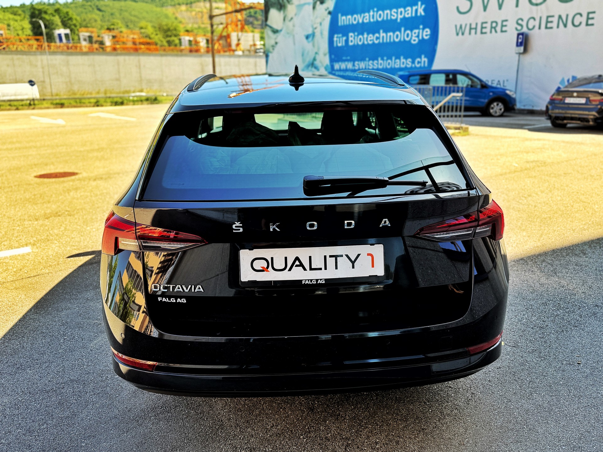SKODA Octavia Combi 2.0 TDI DSG Ambition-image-5