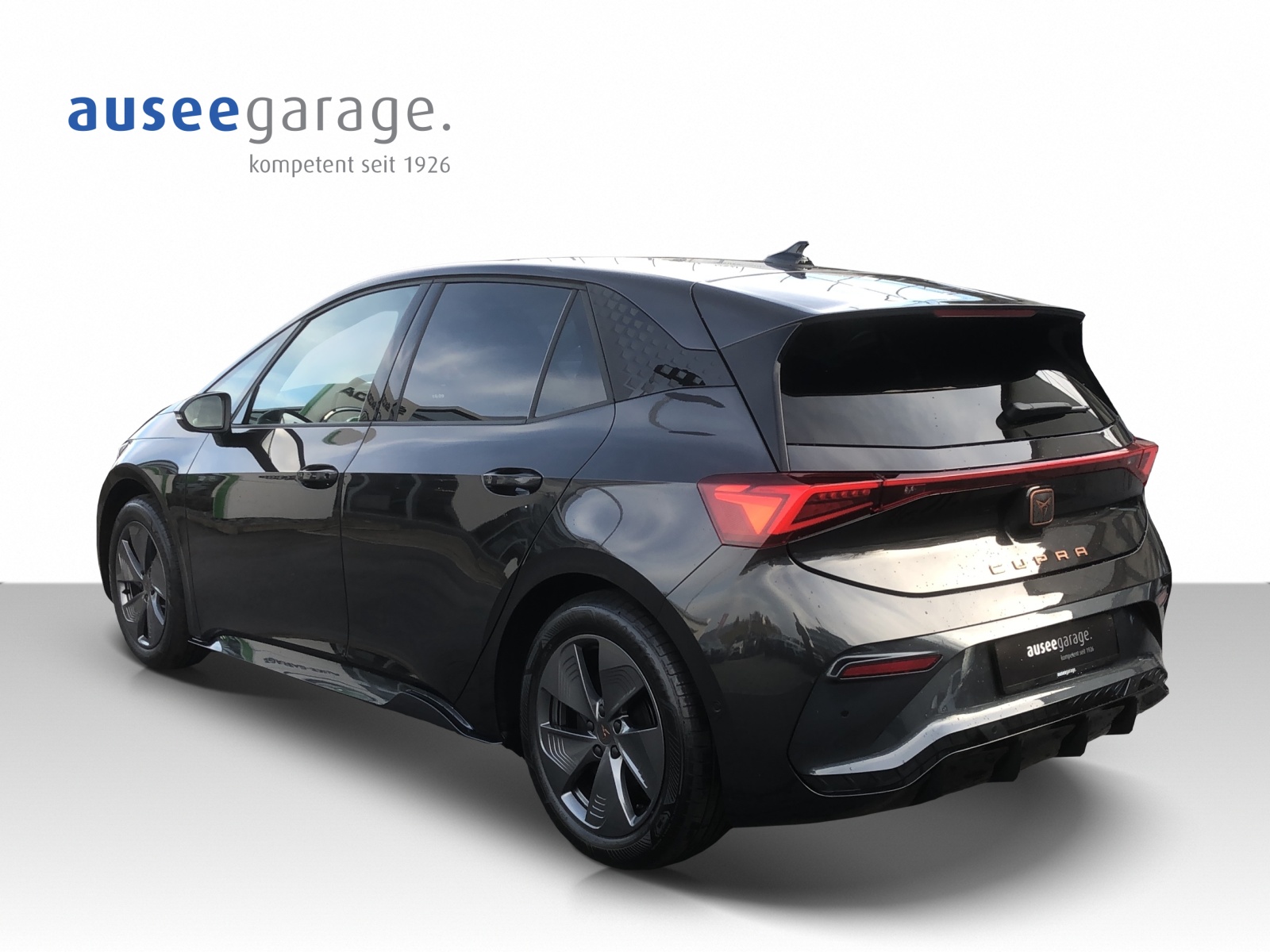 CUPRA Born Electric-showroom-element-1