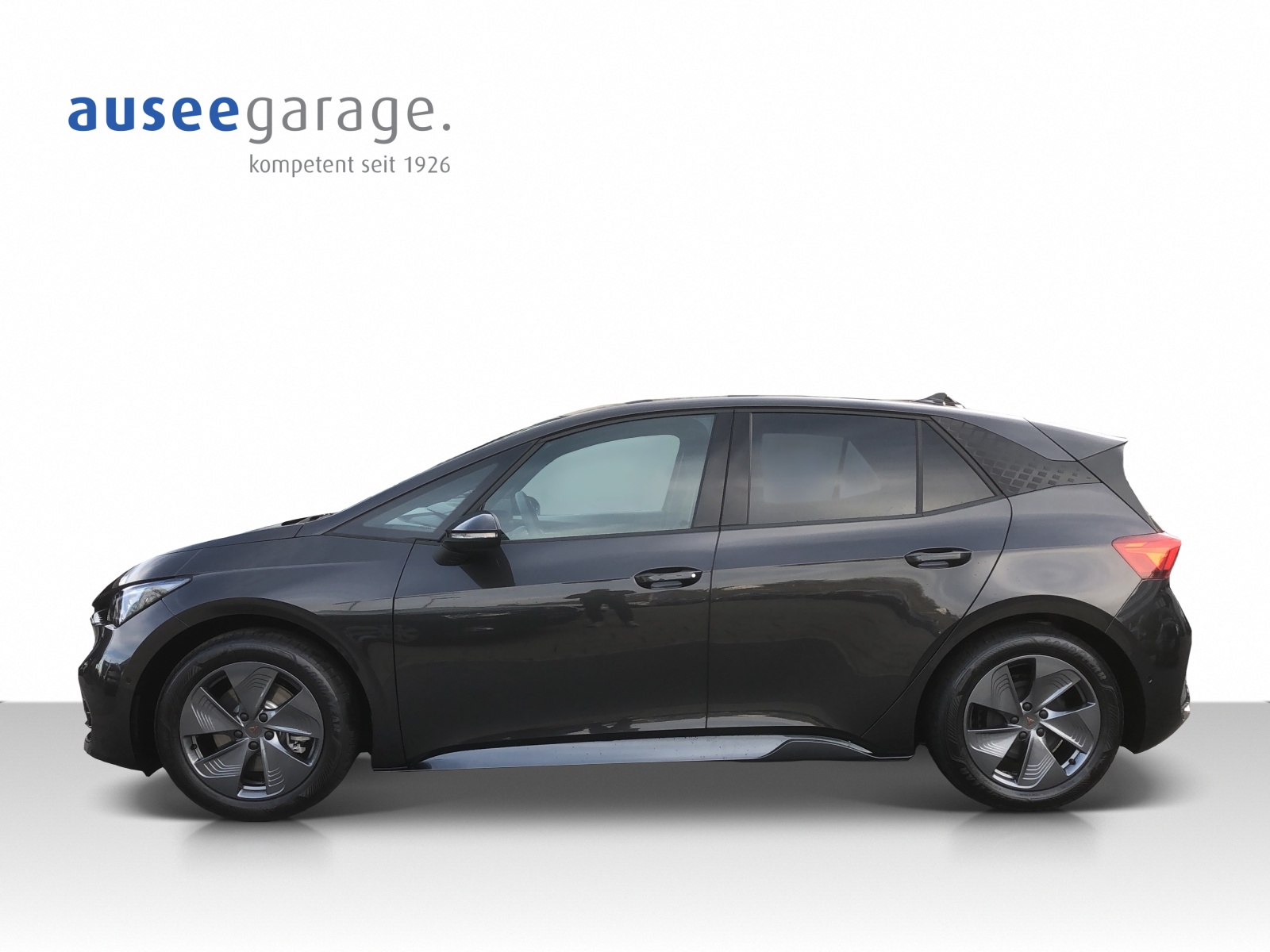 CUPRA Born Electric-showroom-element-2