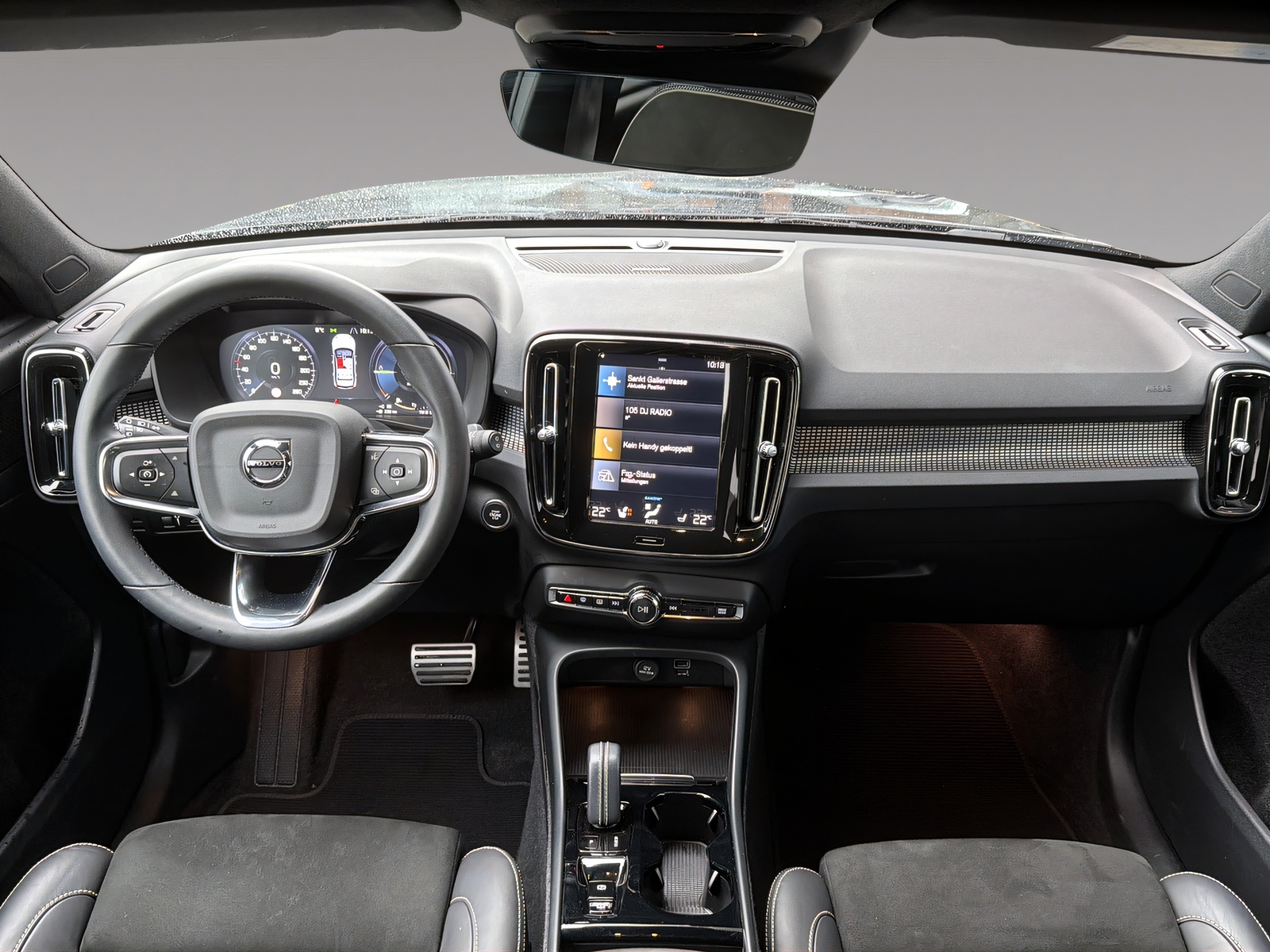 VOLVO XC40 1.5 T4 PiH R-Design-image-9