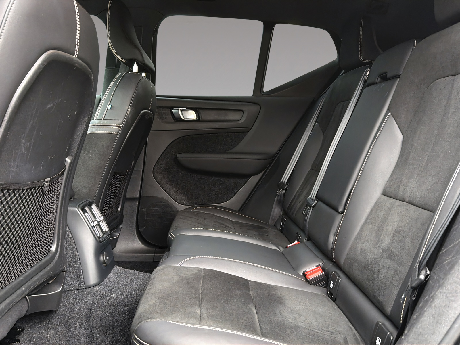 VOLVO XC40 1.5 T4 PiH R-Design-image-17