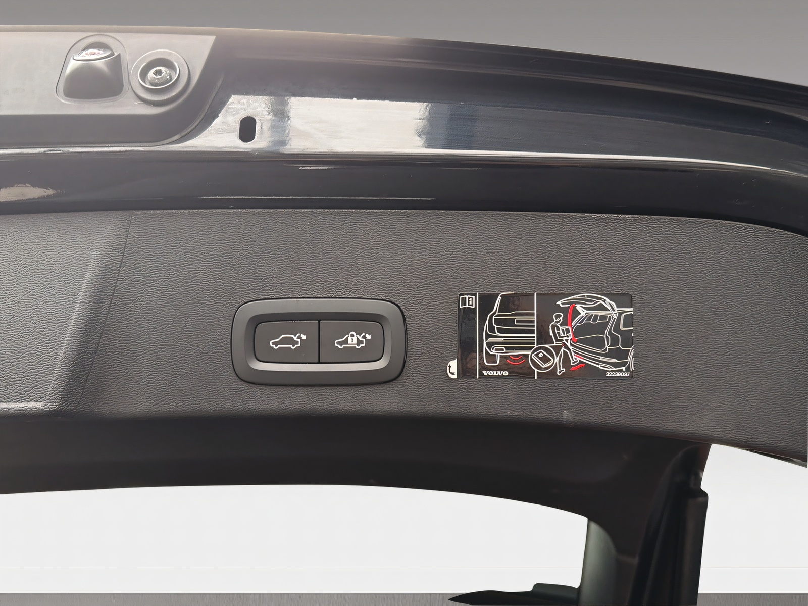 VOLVO XC40 1.5 T4 PiH R-Design-image-19