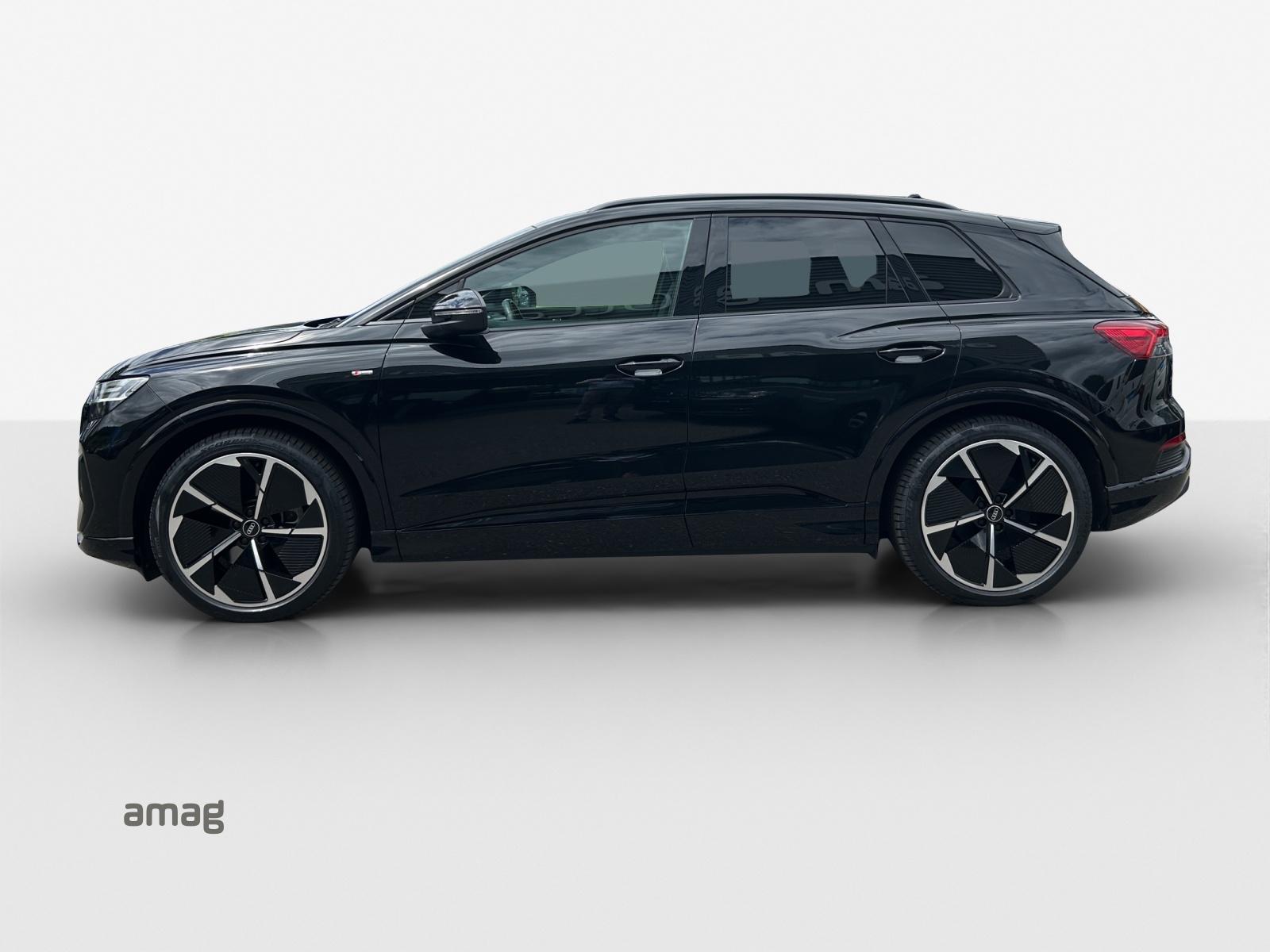 AUDI Q4 e-tron 50 quattro-showroom-element-1