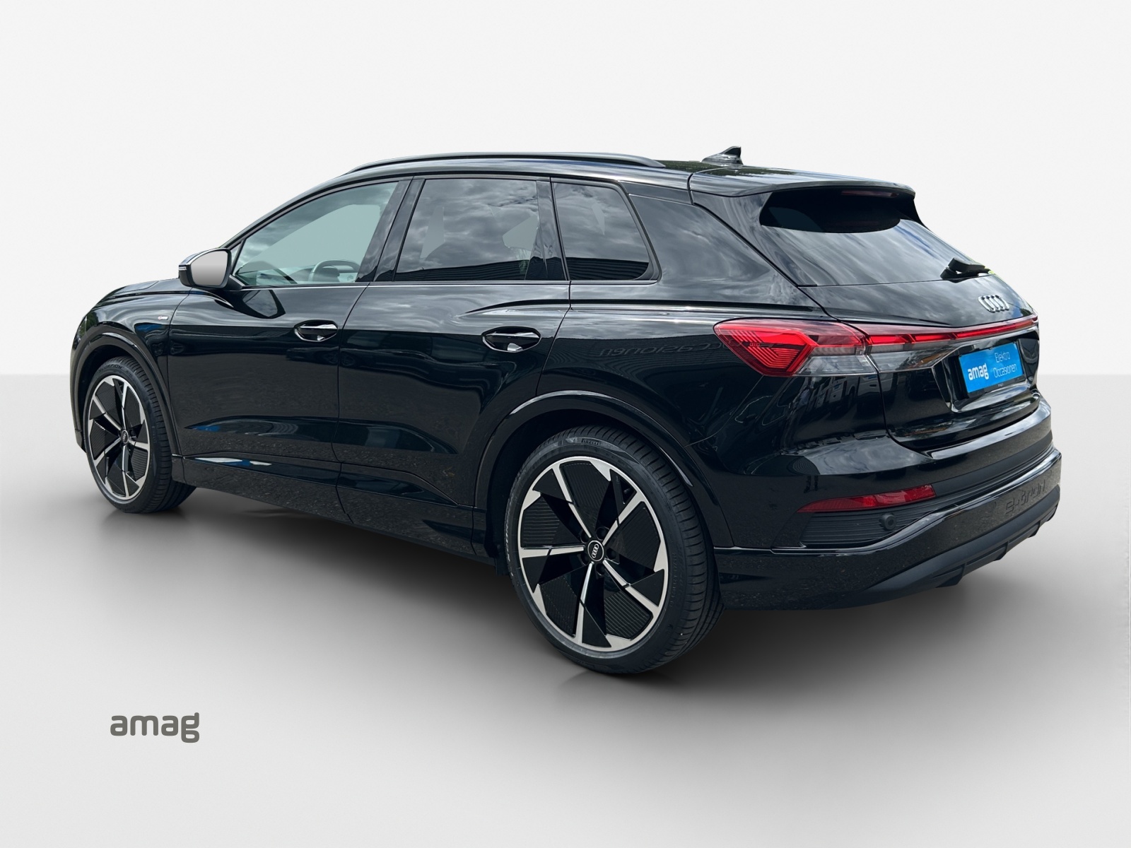 AUDI Q4 e-tron 50 quattro-image-2