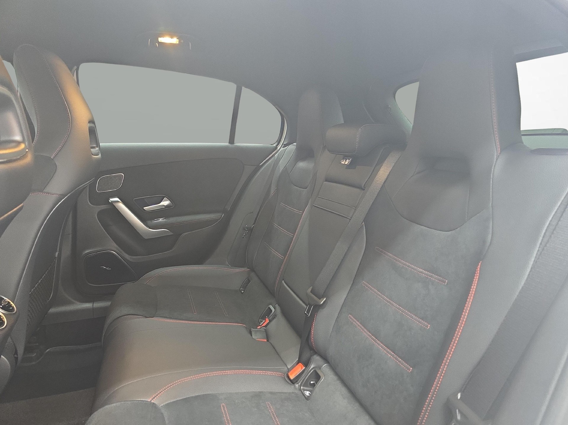 MERCEDES-BENZ A 250 e EQ Star AMG Line-image-8