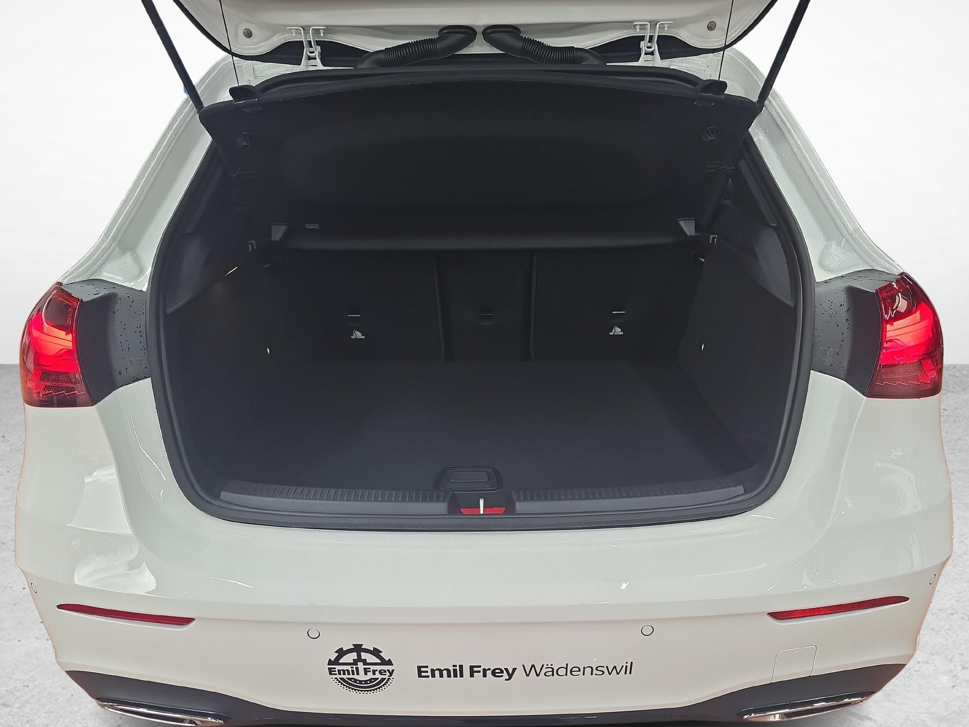 MERCEDES-BENZ A 250 e EQ Star AMG Line-image-9