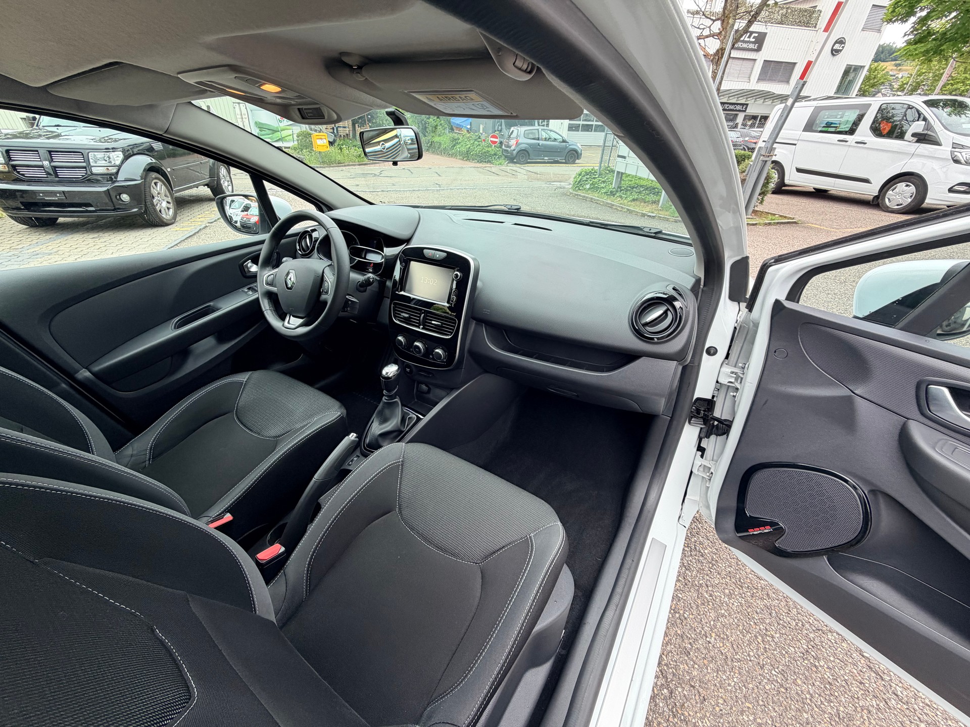 RENAULT Clio 1.2 16V T Zen-image-9