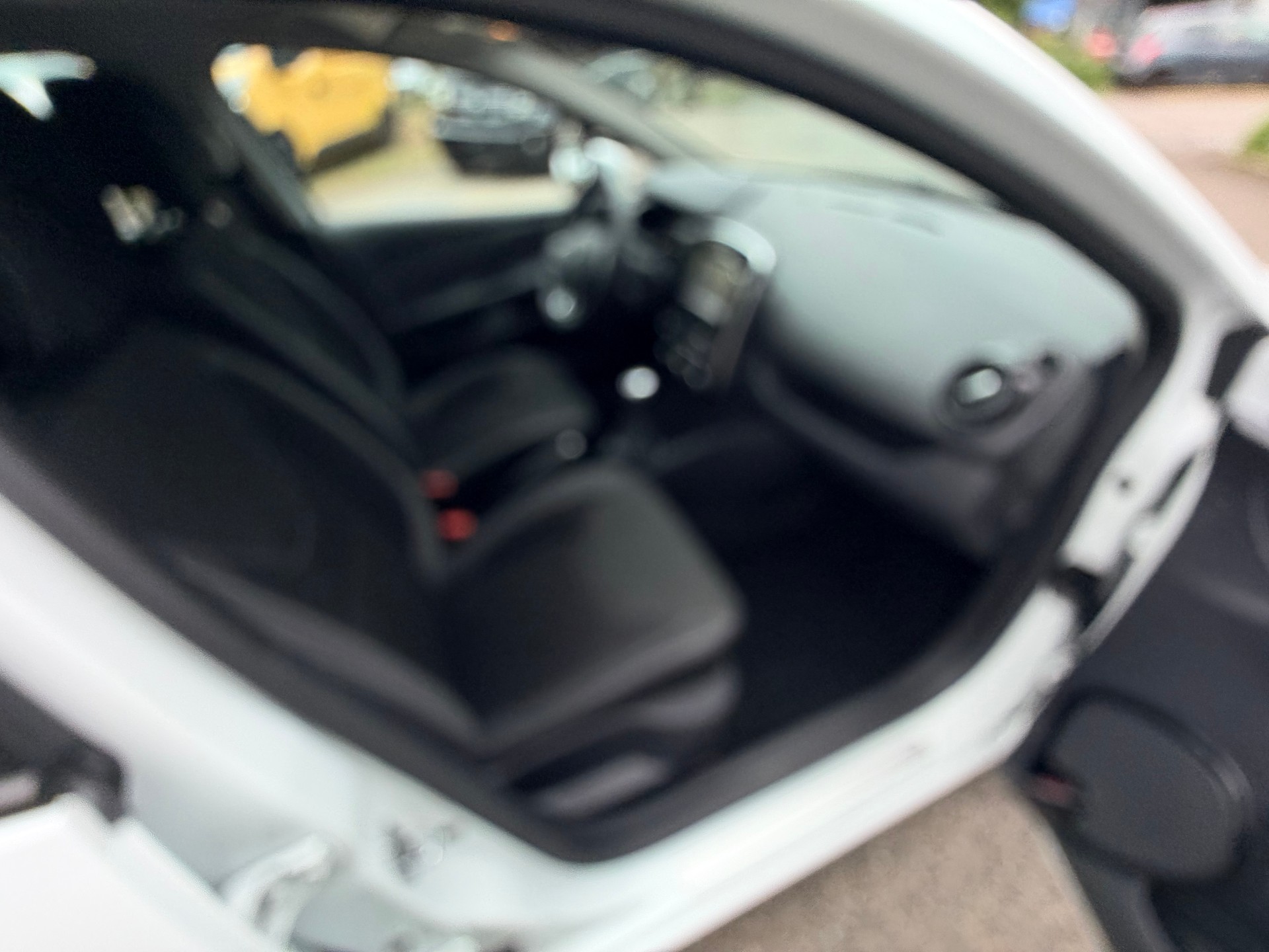 RENAULT Clio 1.2 16V T Zen-image-8