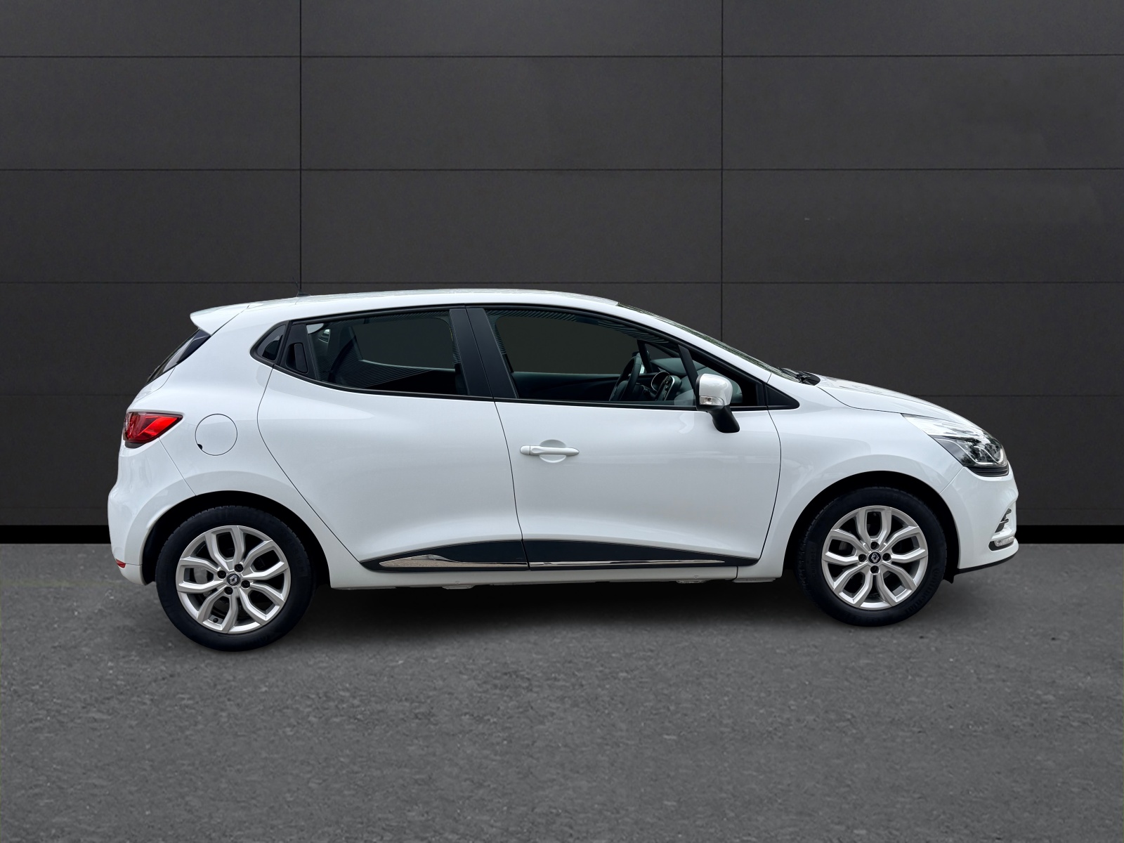 RENAULT Clio 1.2 16V T Zen-showroom-element-1