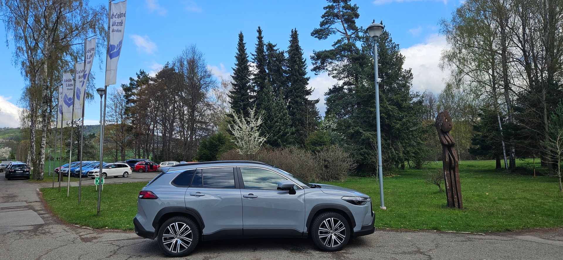 TOYOTA 2.0 HSD Premium AWD-i-image-1