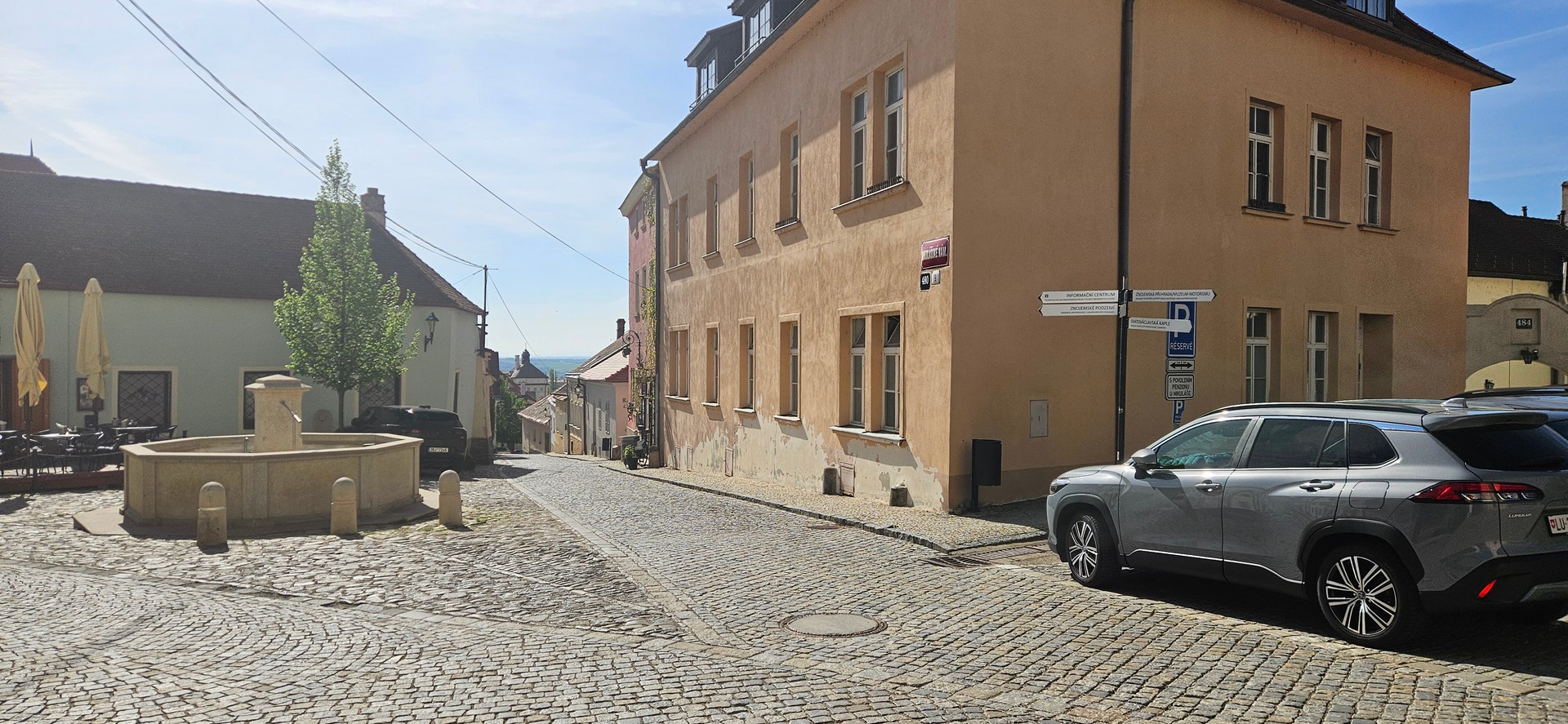 TOYOTA 2.0 HSD Premium AWD-i-image-3
