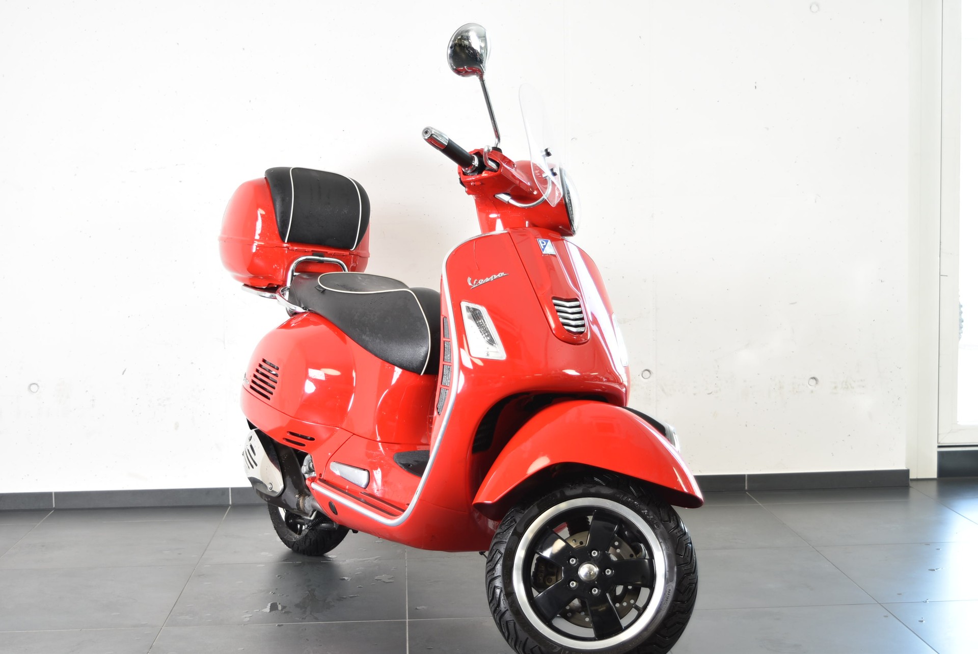 PIAGGIO Vespa GTS Super 300-image-2