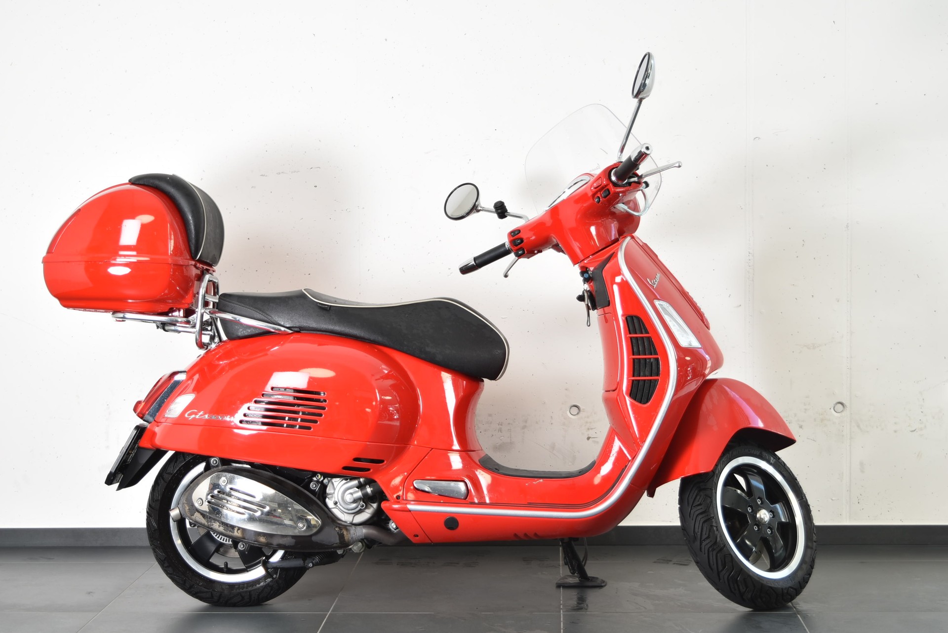 PIAGGIO Vespa GTS Super 300-image-3