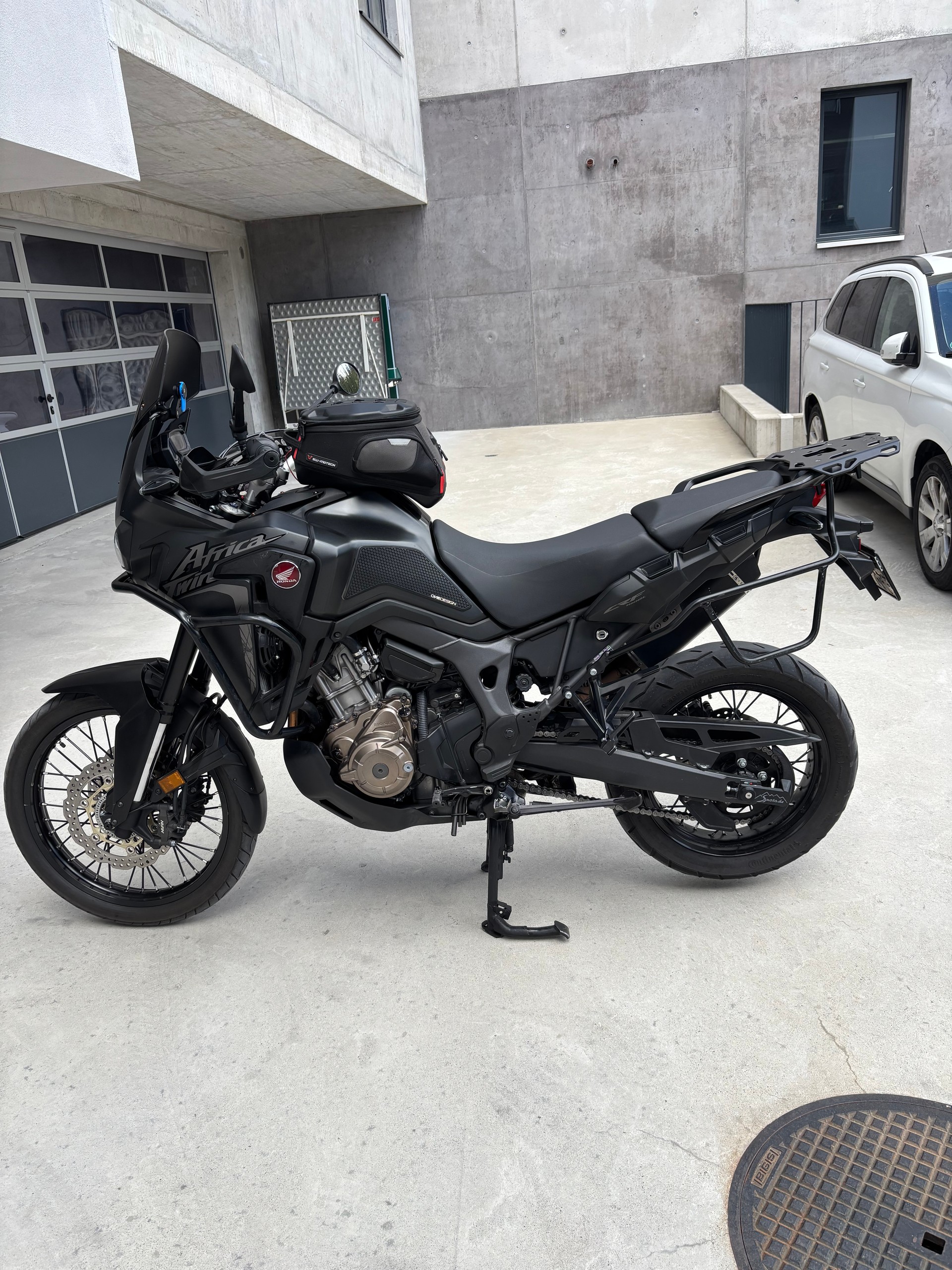 HONDA CRF 1000A Africa Twin-image-2