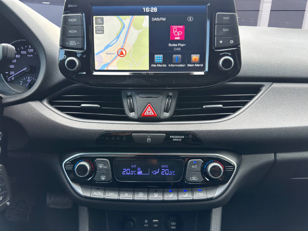 HYUNDAI i30 1.4 T-GDi Amplia-image-14