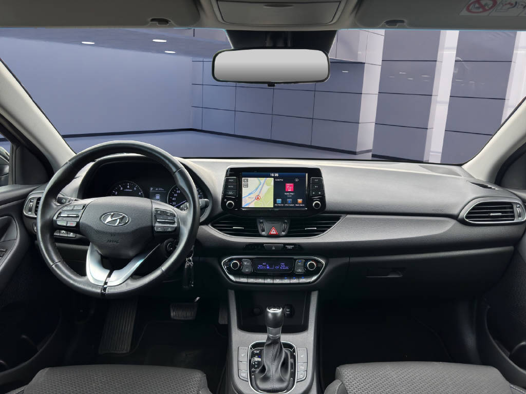HYUNDAI i30 1.4 T-GDi Amplia-image-11