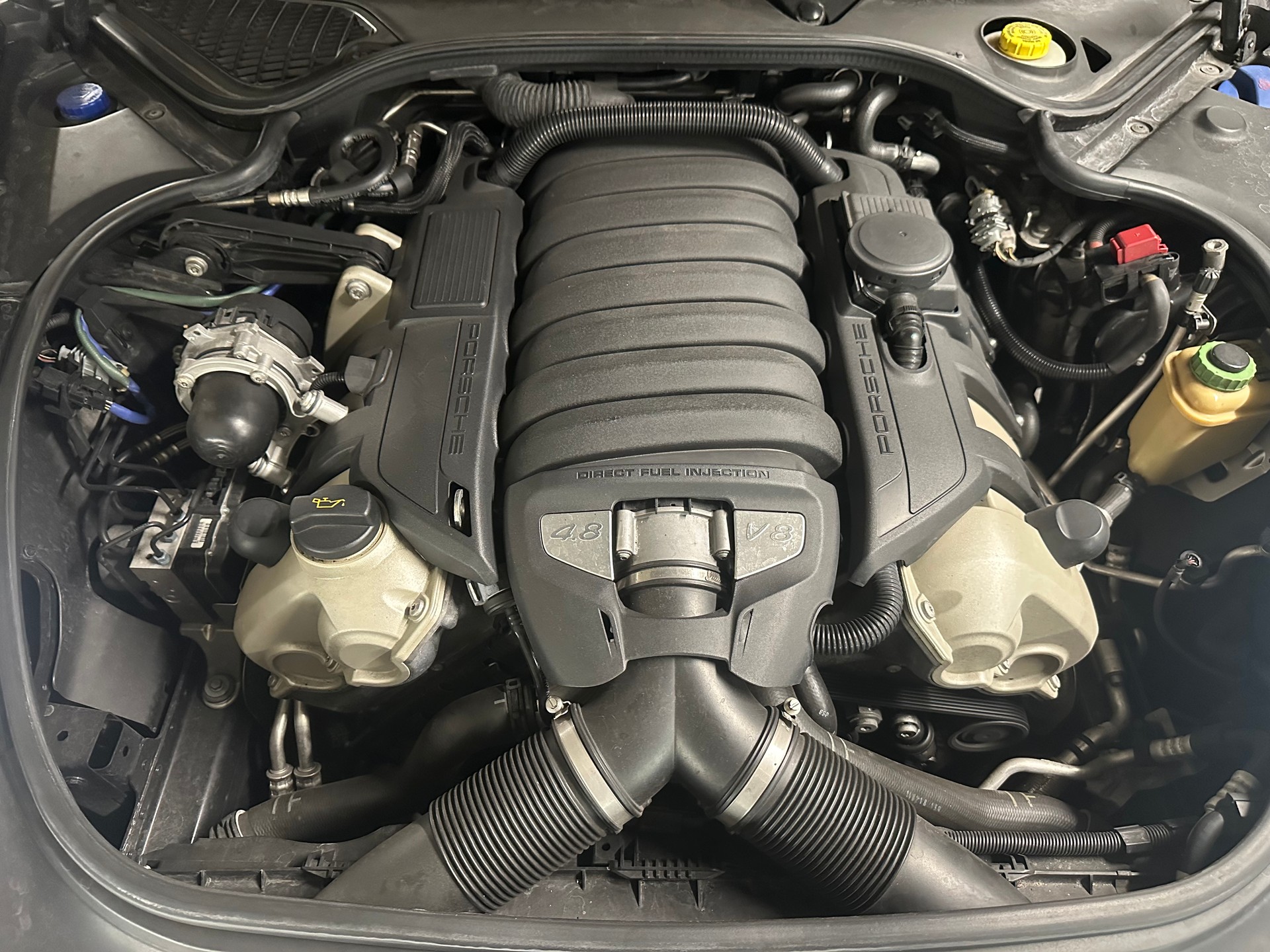 PORSCHE 4.8 V8 4S PDK-image-2