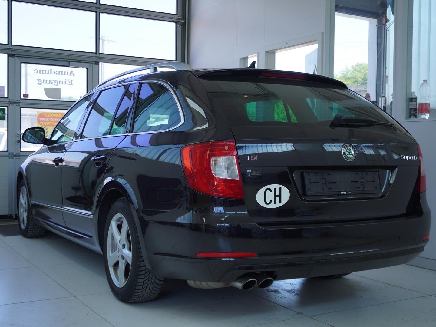 SKODA Superb Combi 2.0 TDi Elegance DSG-showroom-element-1