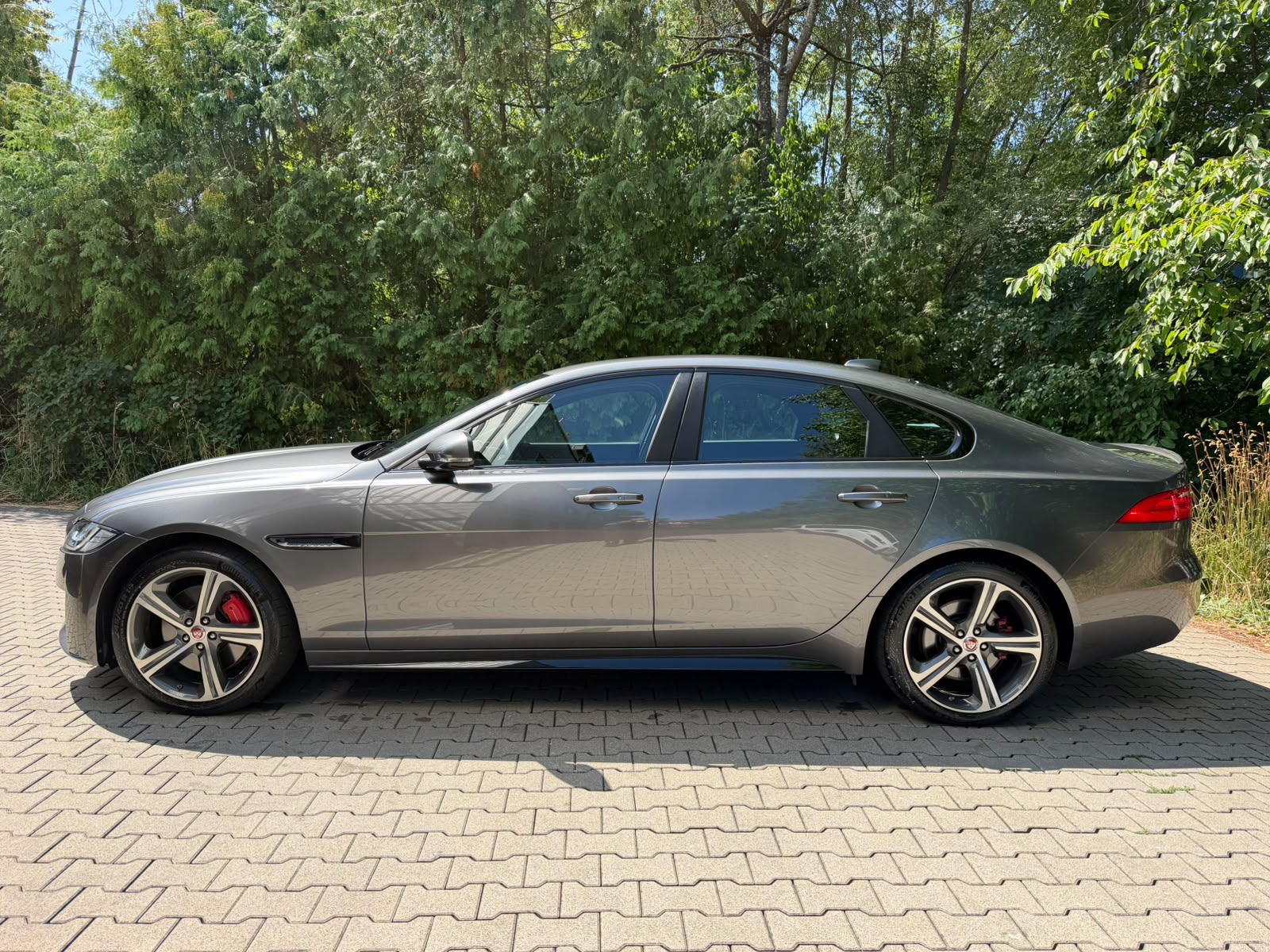 JAGUAR XF S AWD-showroom-element-1