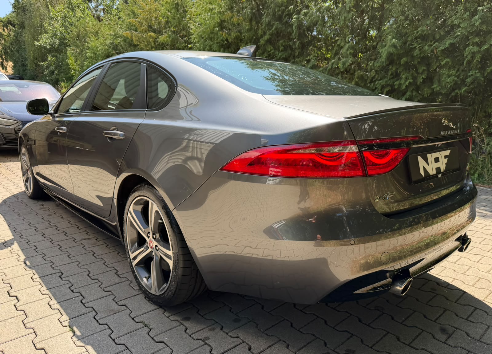 JAGUAR XF S AWD-showroom-element-2