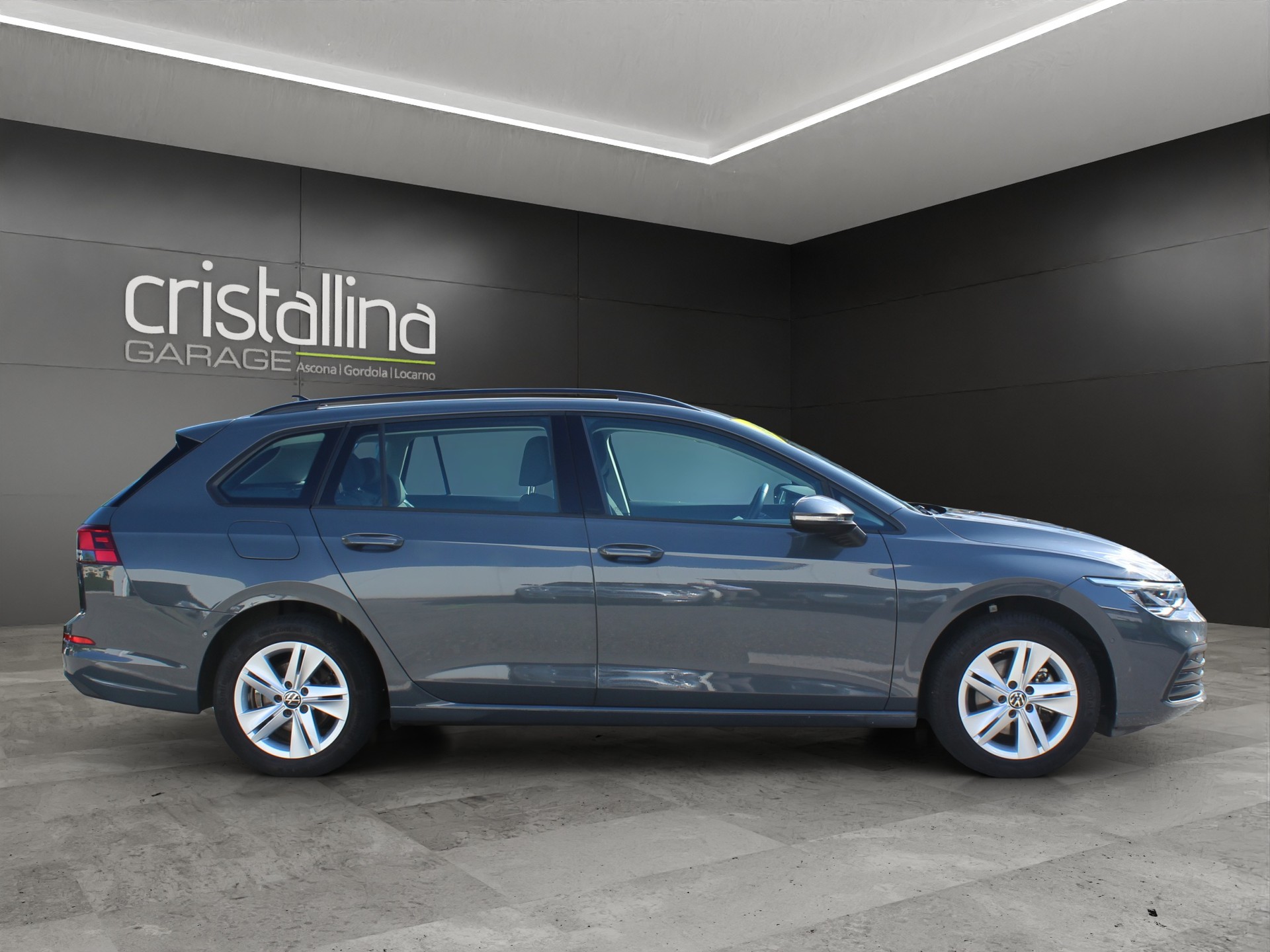 VW Golf VIII Variant 1.5 TSI Life-image-4