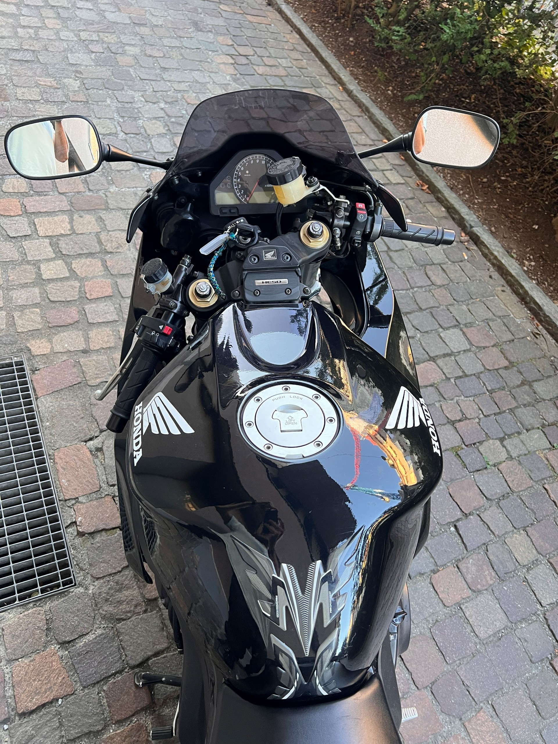 HONDA CBR 1000 RR Fireblade-image-4