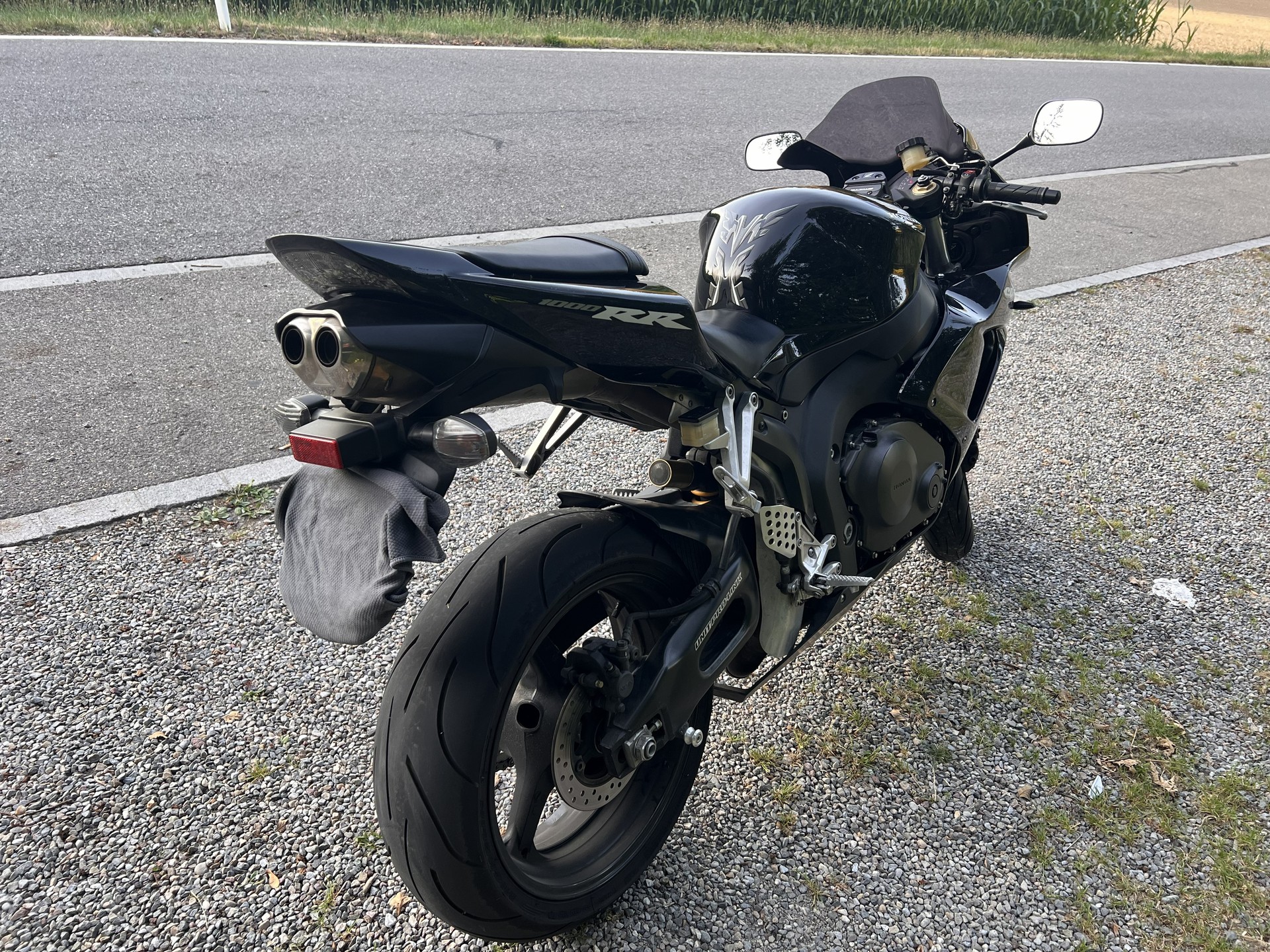 HONDA CBR 1000 RR Fireblade-image-1