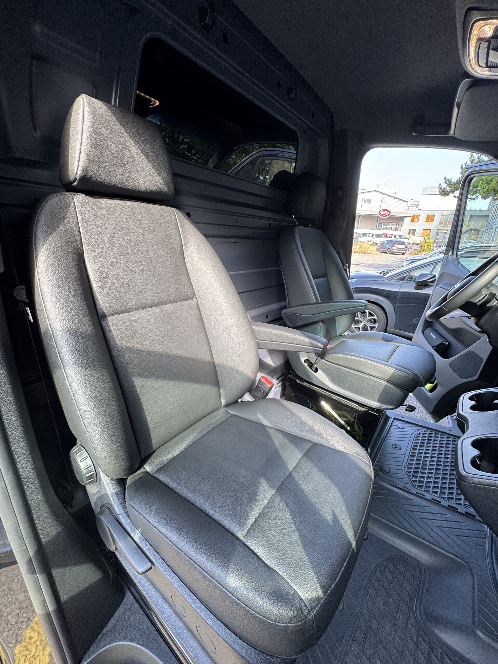 MERCEDES-BENZ 2.0 CDI 190 Pro-image-9