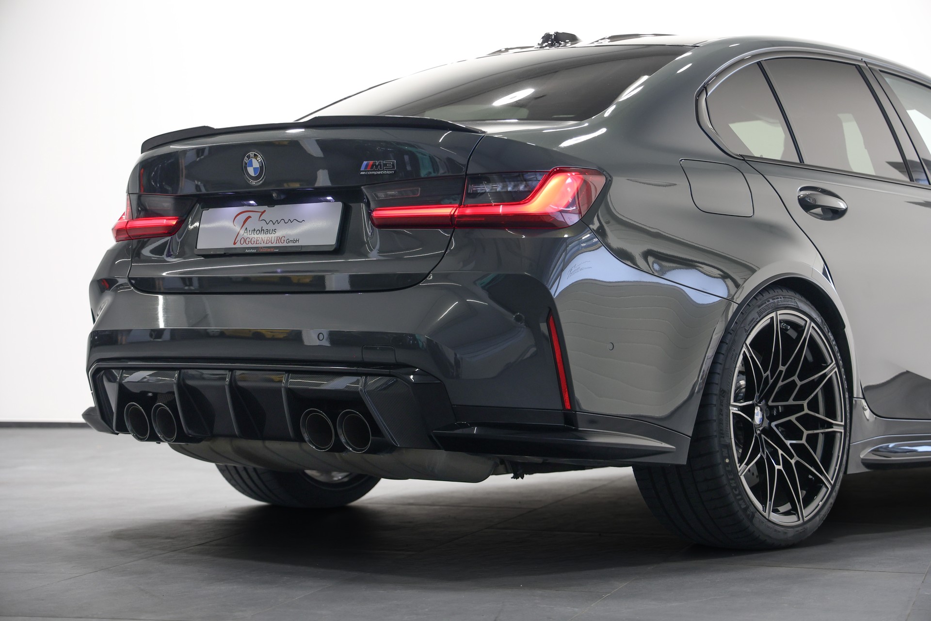 BMW M3 Competition LCI *Individual Dravitgrau*Carbon Exterieur*Carbon Interieur*Carbon Schalensitze*-image-17